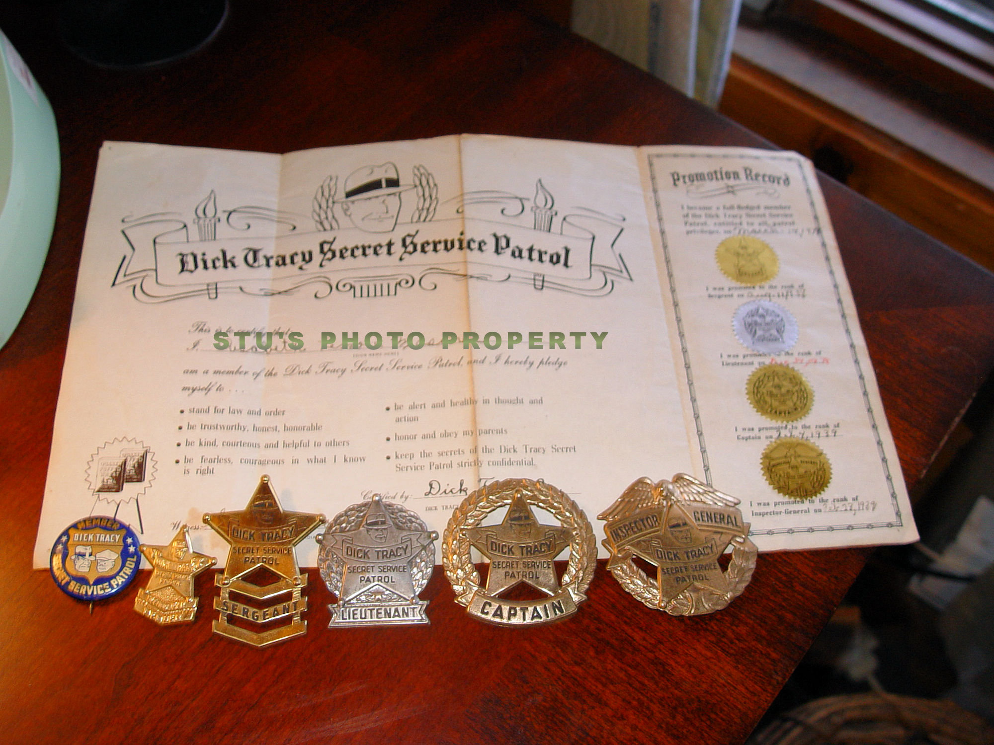 Dick
Tracy 1938 Secret Service
Patrol Certificate &
Badges; Quaker Oats Premium