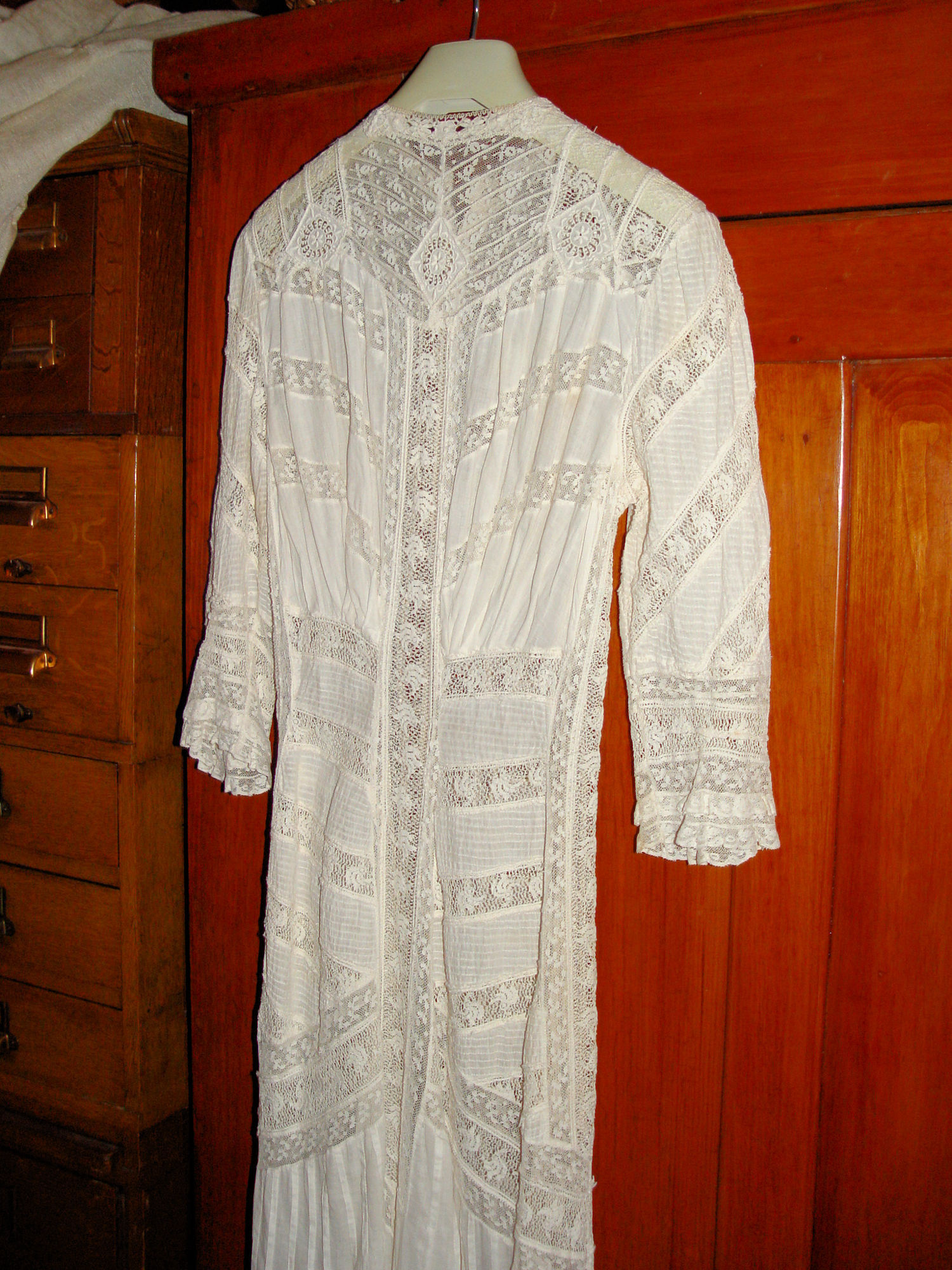 Elegant 19th c. Lace &
White Linen, Cotton Tea, Lawn,
Wedding Dress
