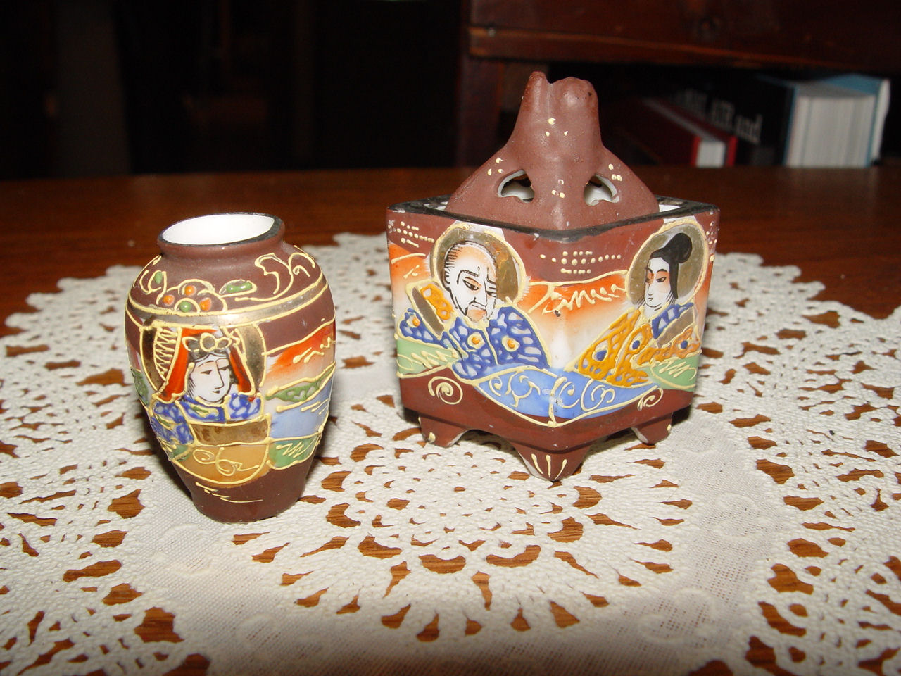 Japanese Signed Miniature
                                        Satsuma Pottery Vase &
                                        Incense Moriage