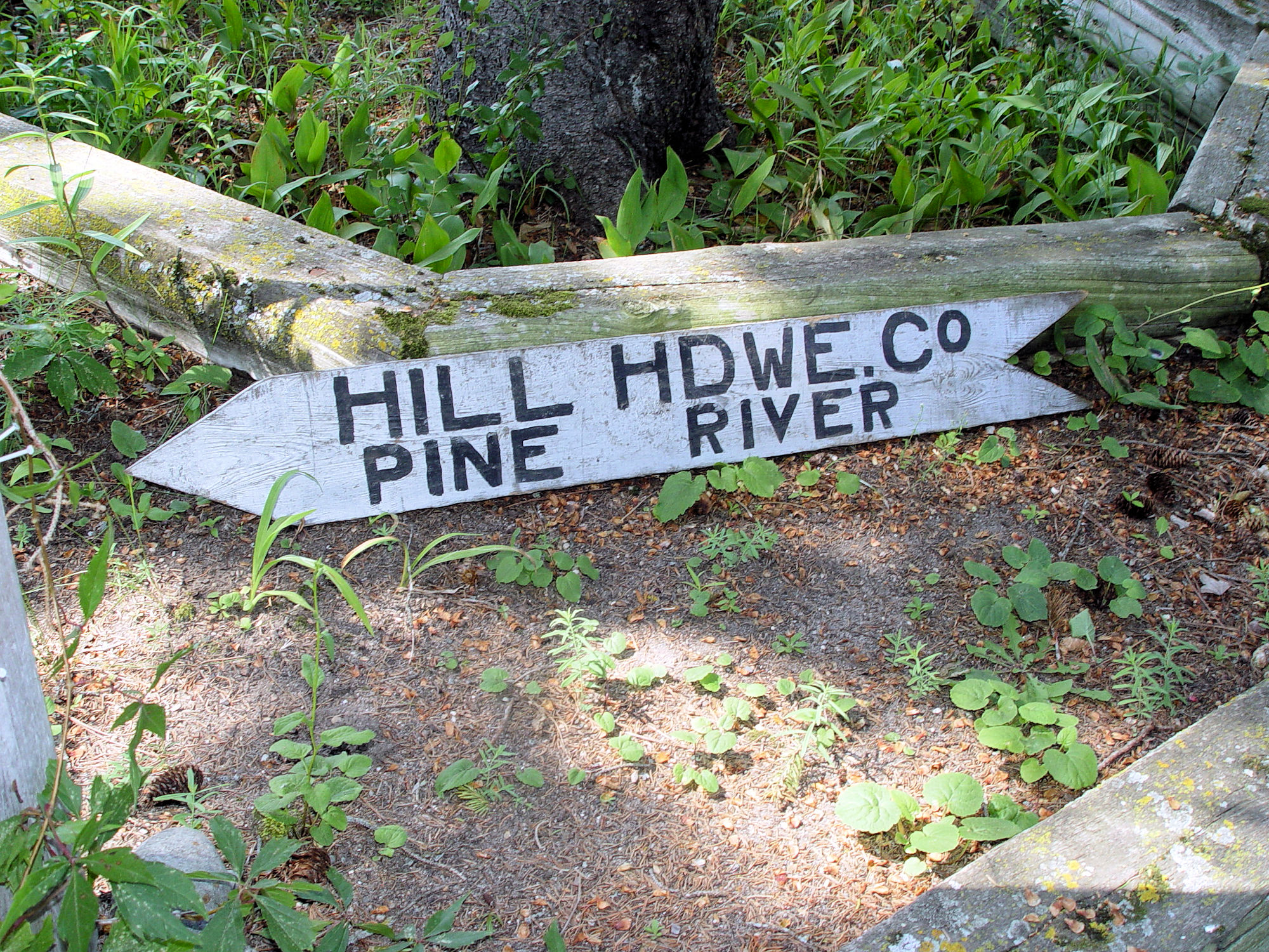 Wood arrow vintage sign 'Hill Hardware Co. Pine
                River' Minnesota