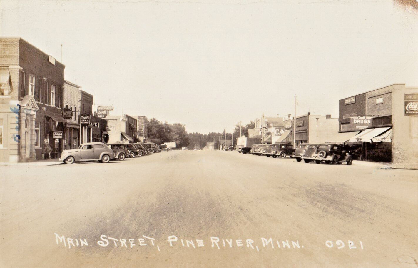 Wood arrow vintage sign 'Hill Hardware Co. Pine
                River' Minnesota