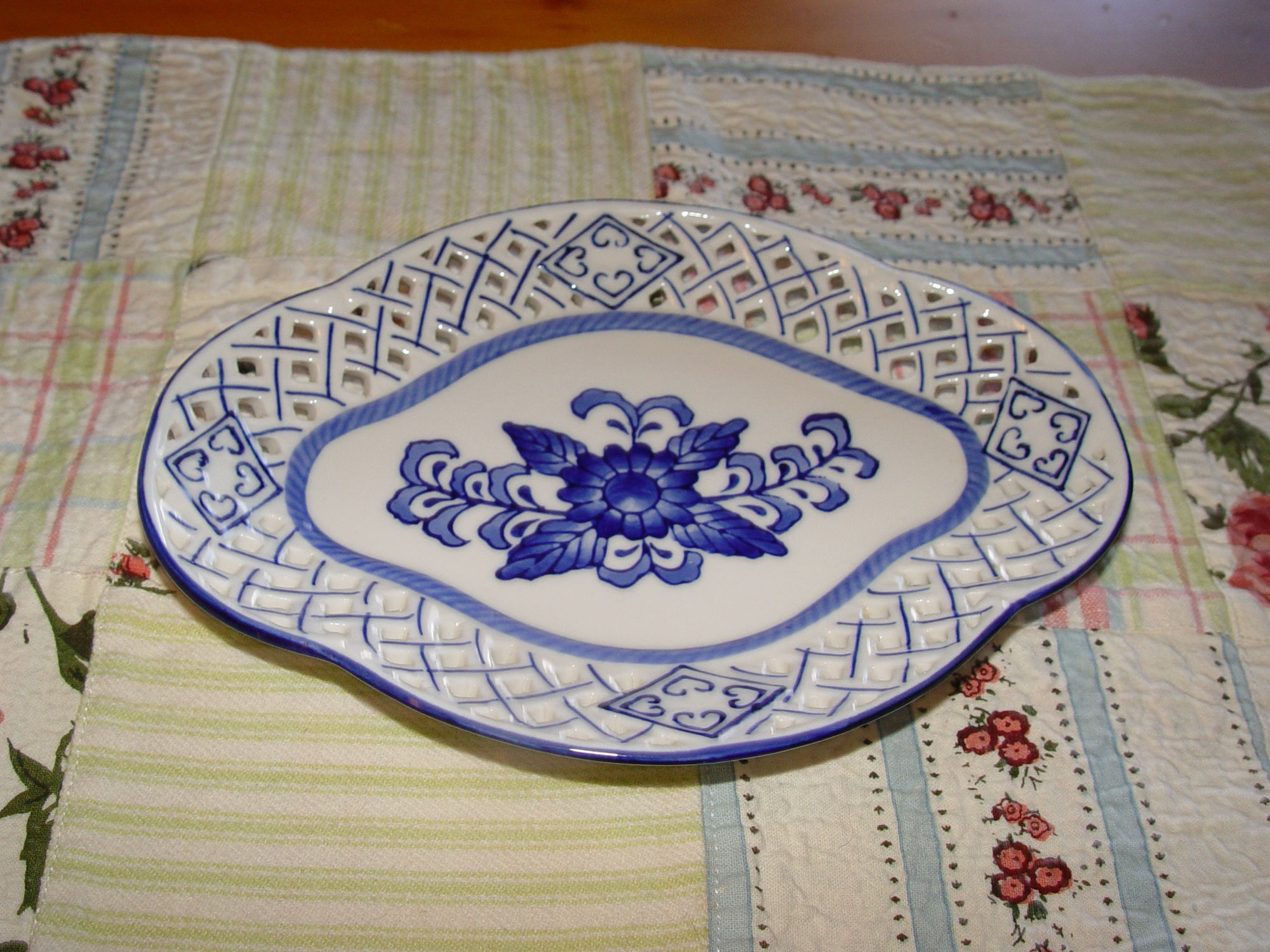 Blue and white Chinese Lace
                                        Sushi Platter