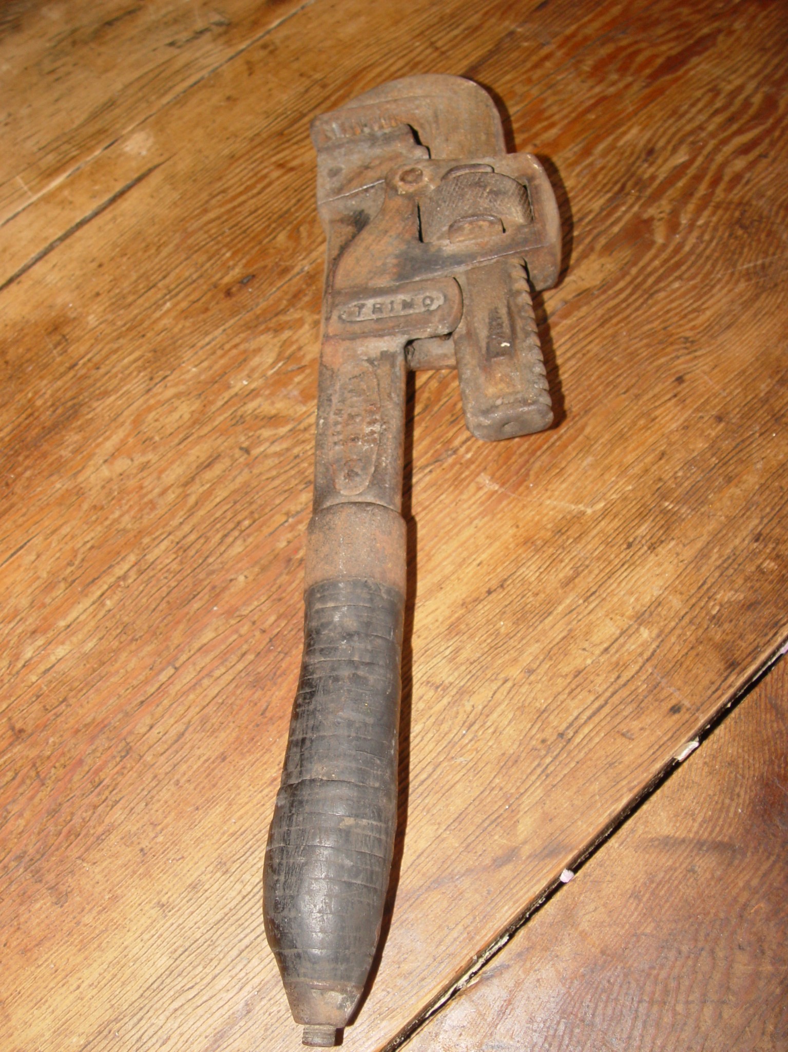 19th c.
                                Trimo Trimont Mark 14 Roxbury Forged
                                12" Monkey Pipe Wrench