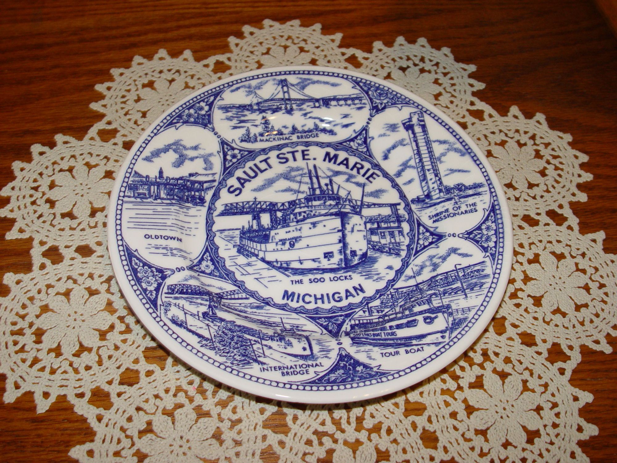 Sault Ste. Marie Michigan
                                        7.25" Souvenir Blue &
                                        White Plate