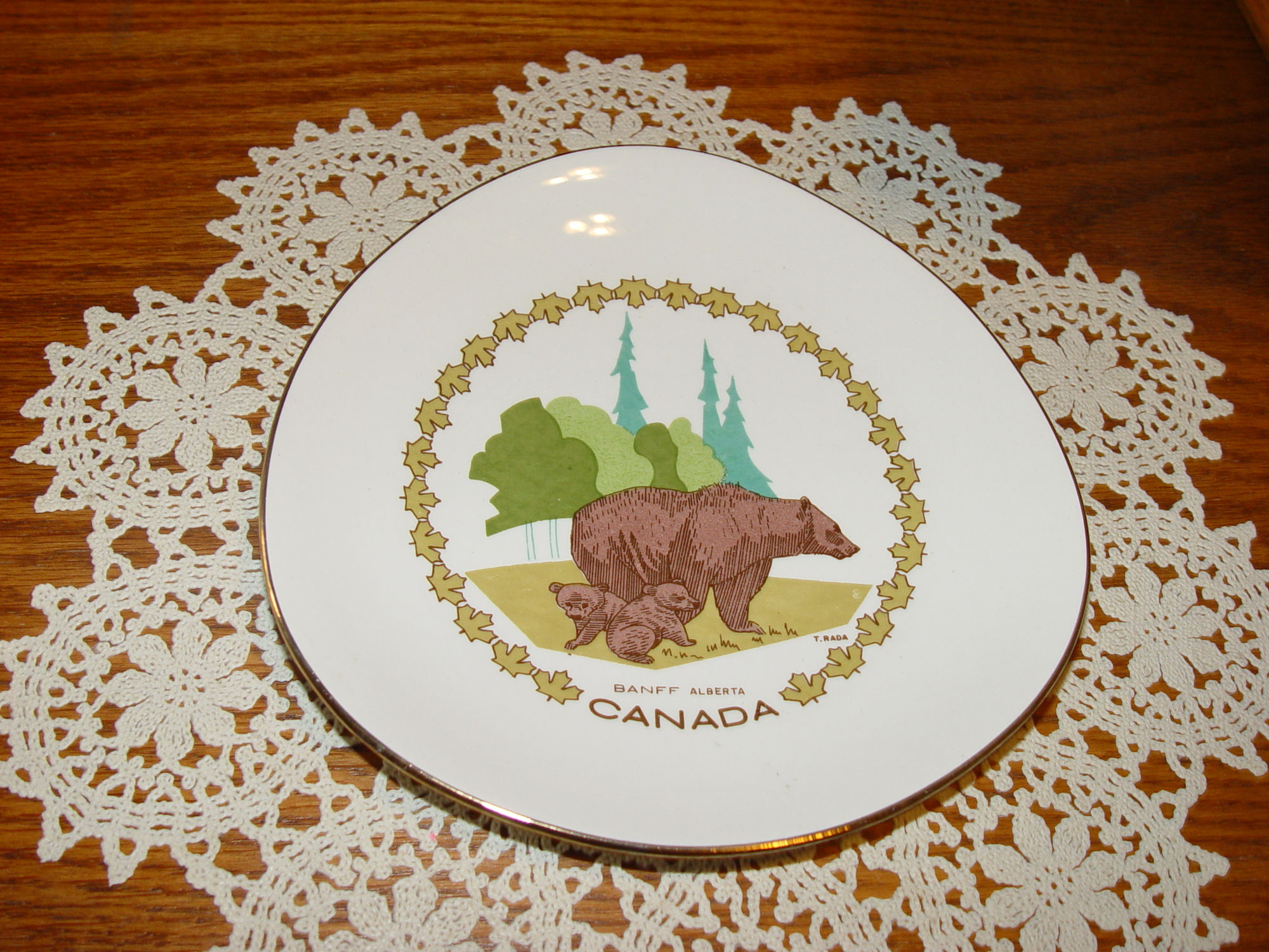 Vintage MCM Banff Alberta
                                        Canada 'Grizzly Bear' Tibor Rada
                                        Souvenir Plate