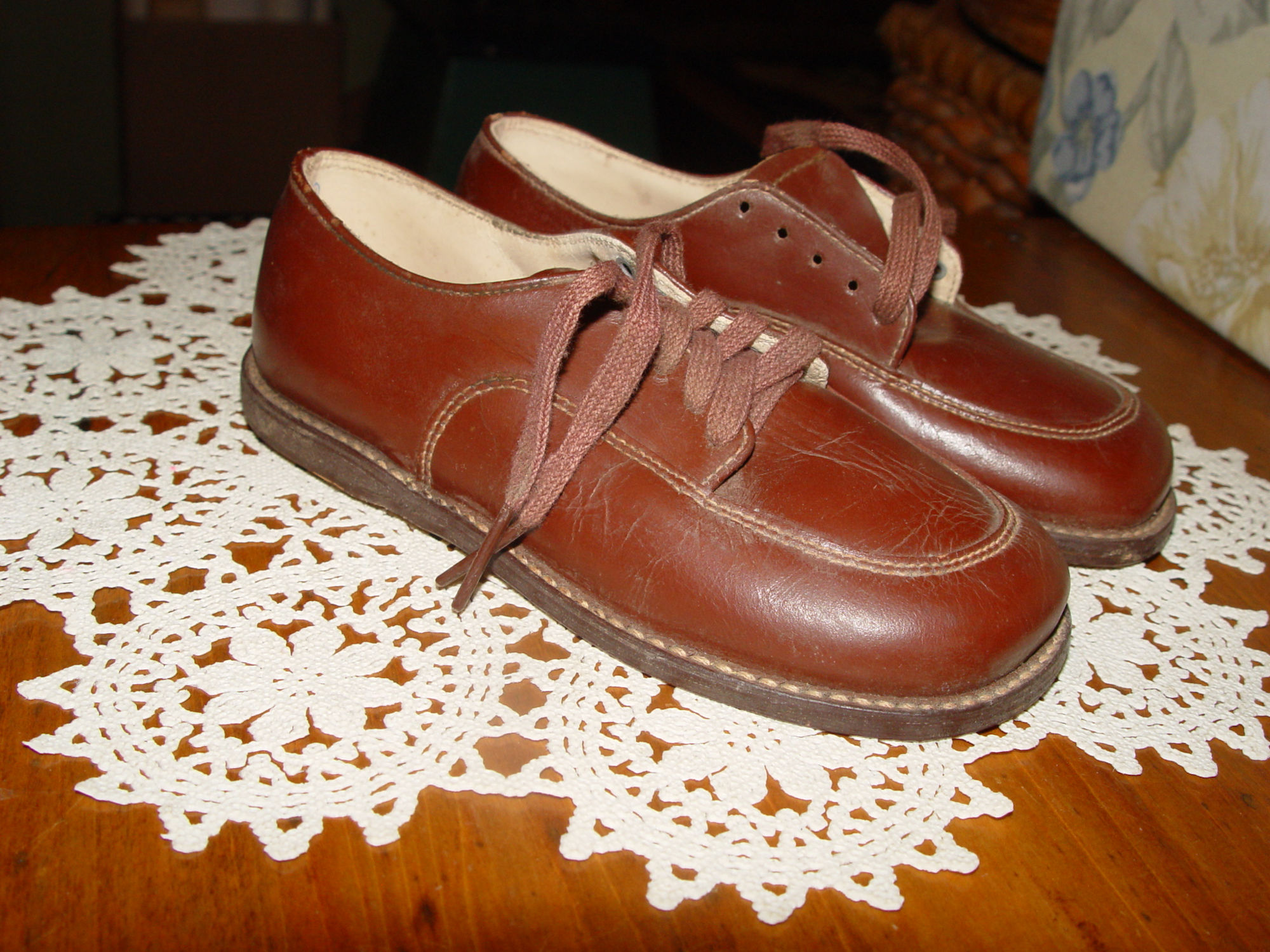 Boys 1940s
                        Shoes - Size 8 Oxfords - Authentic 40s Brown
                        Leather Child's Dress Shoes