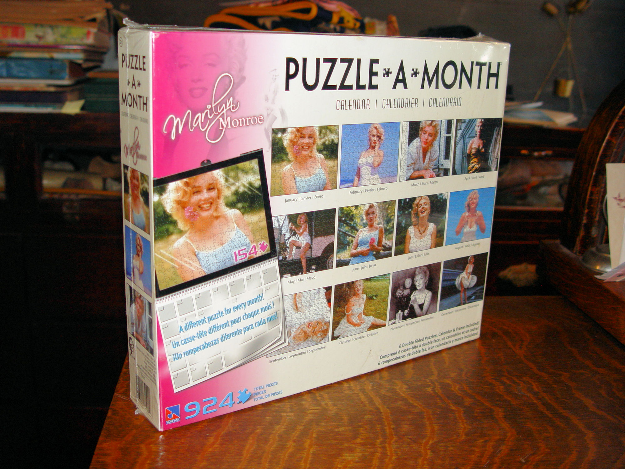 NOS 2008 Marilyn Monroe
                                        Puzzle - A - Month Sealed