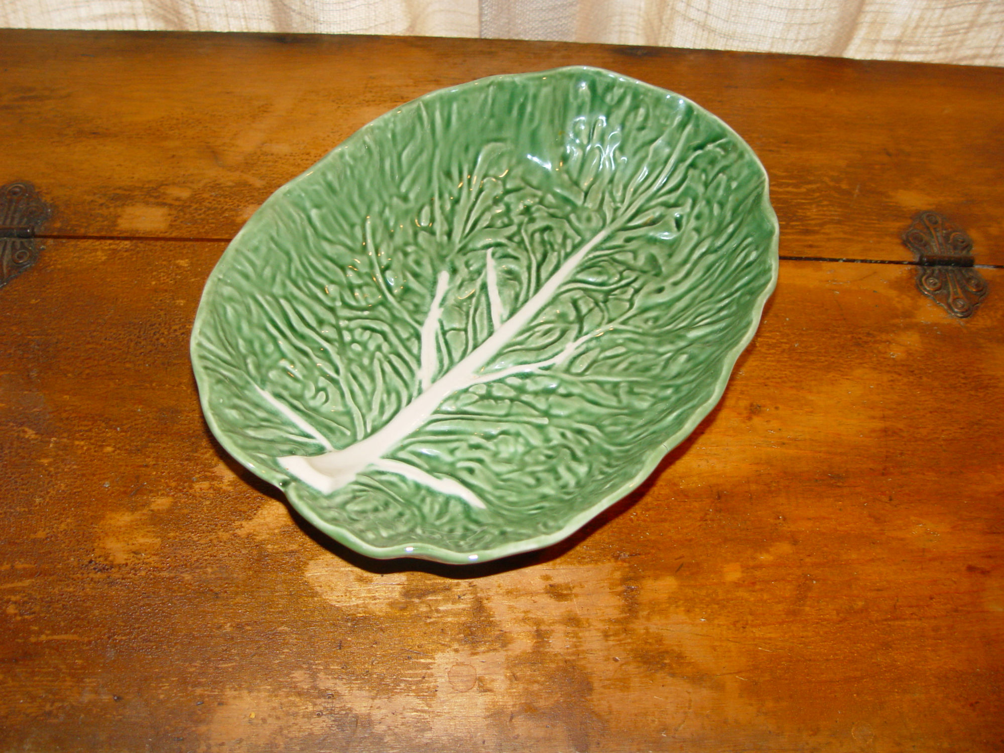 Olfaire Jos Alvaro Pottery
                                        Portugal Cabbage 12" Salad
                                        Tray