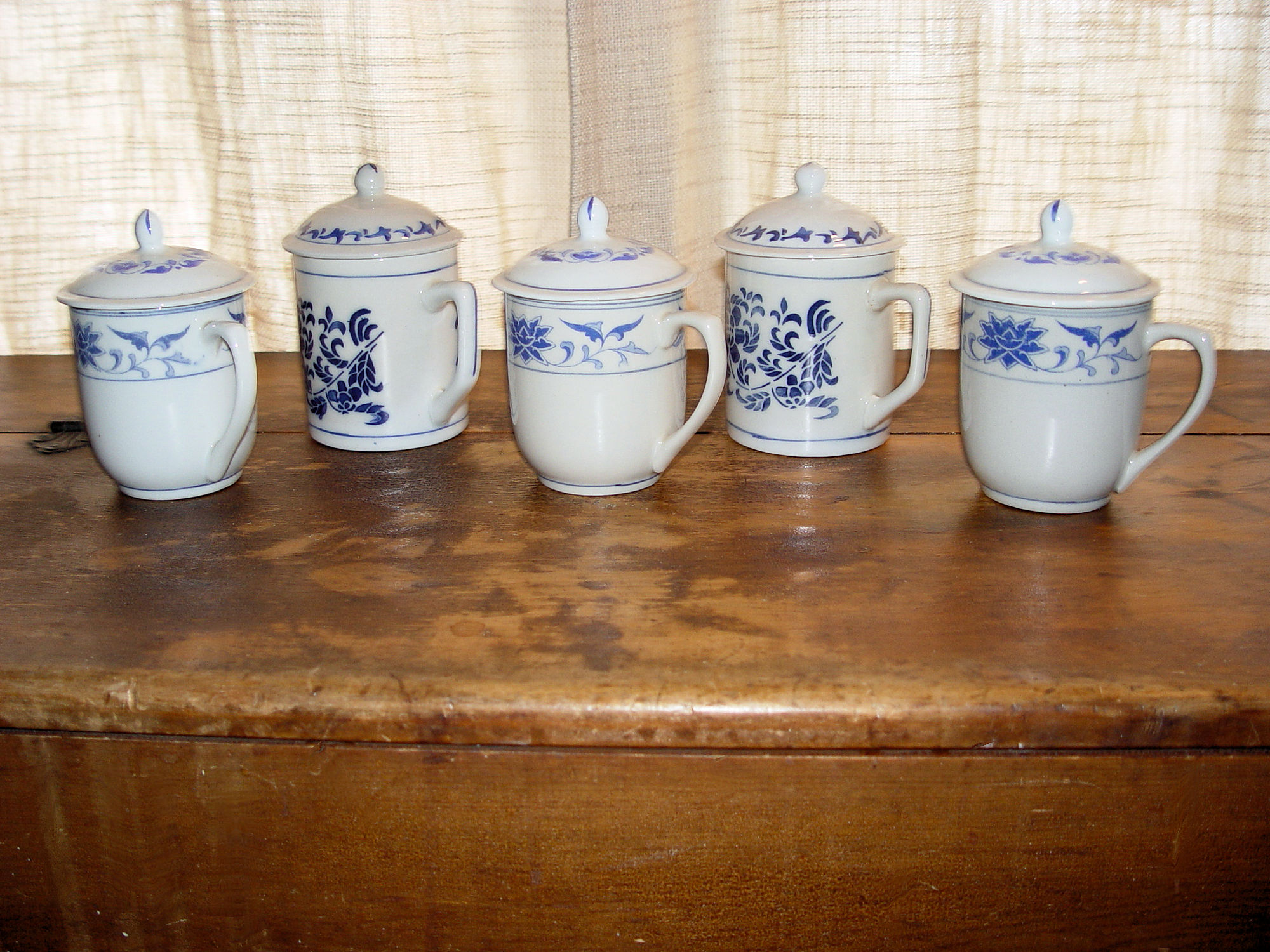 Vintage Chinoiserie Blue
                                        and White Lidded Teacups- Set of
                                        5