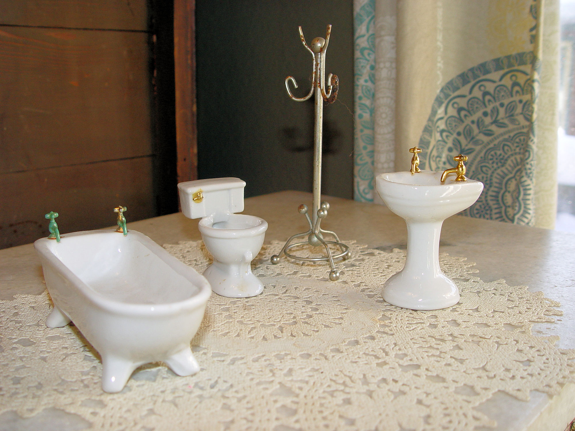 Vintage
                                        Miniature Doll House Porcelain
                                        Bathroom Fixtures