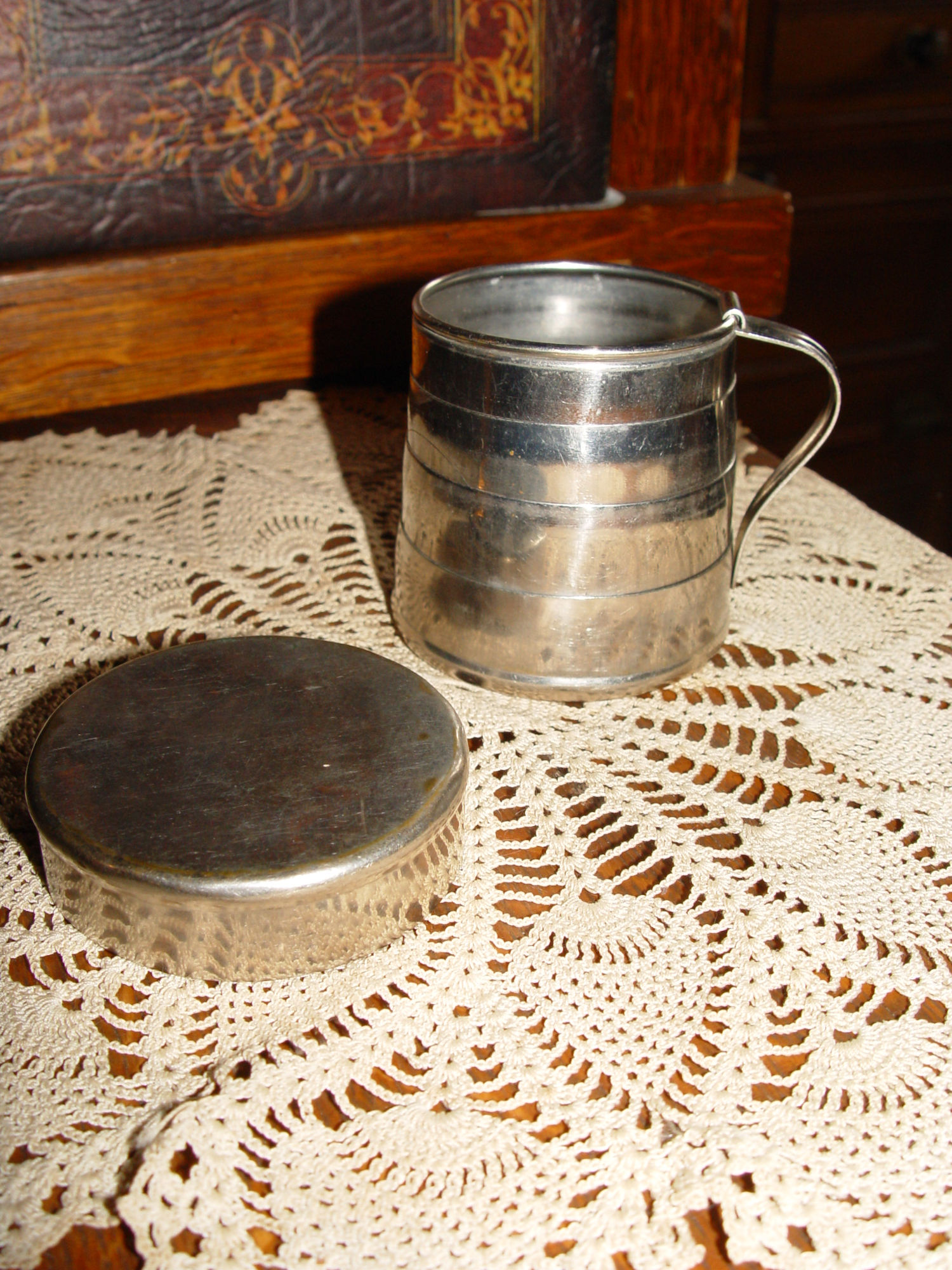 Scarce 1912
                        Hero collapsible cup w/ handle