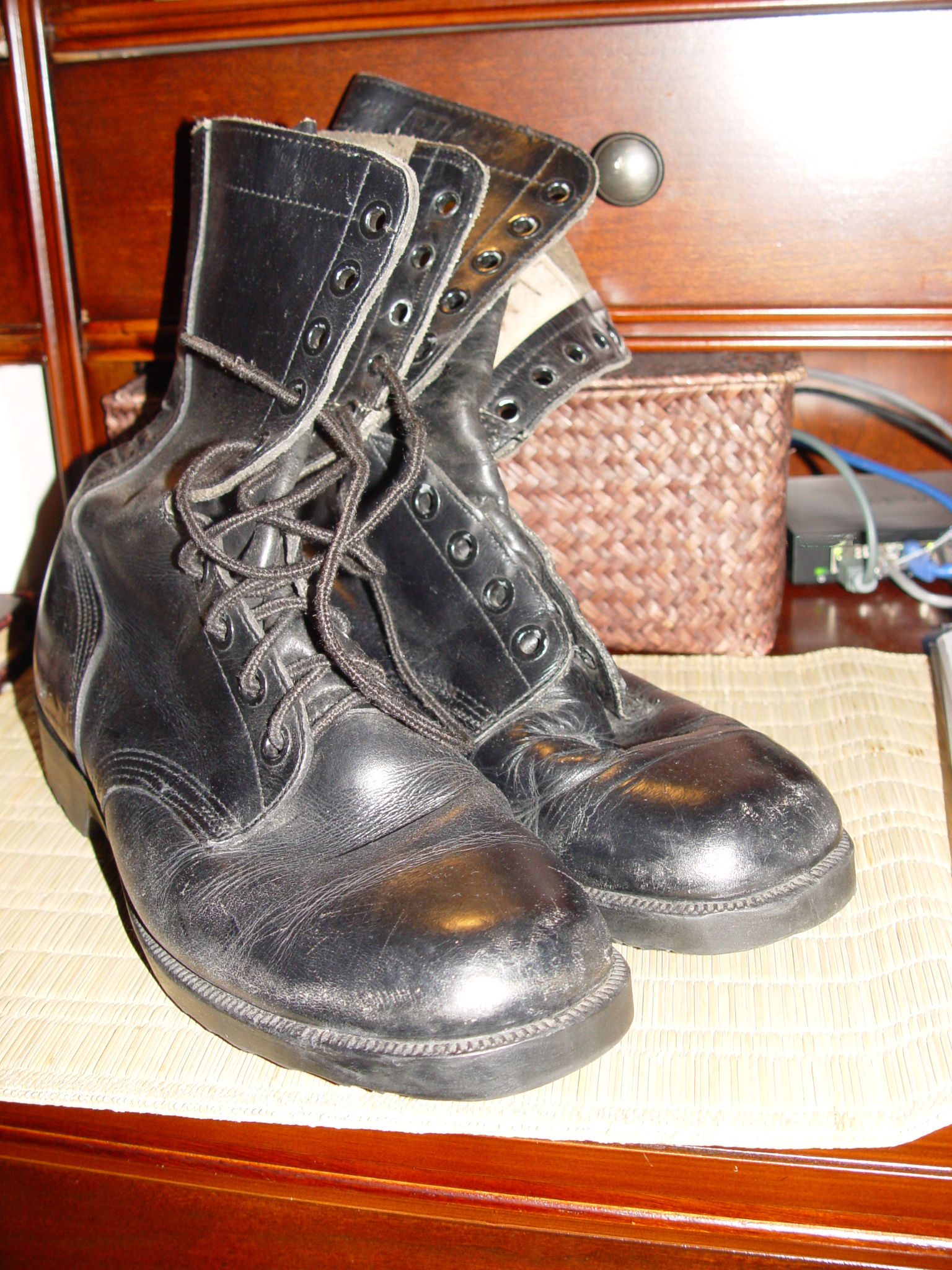 Vintage ELM
                        Combat Boots US Military Issue PJ black leather
                        Mens 8-1/2W Jump, Police