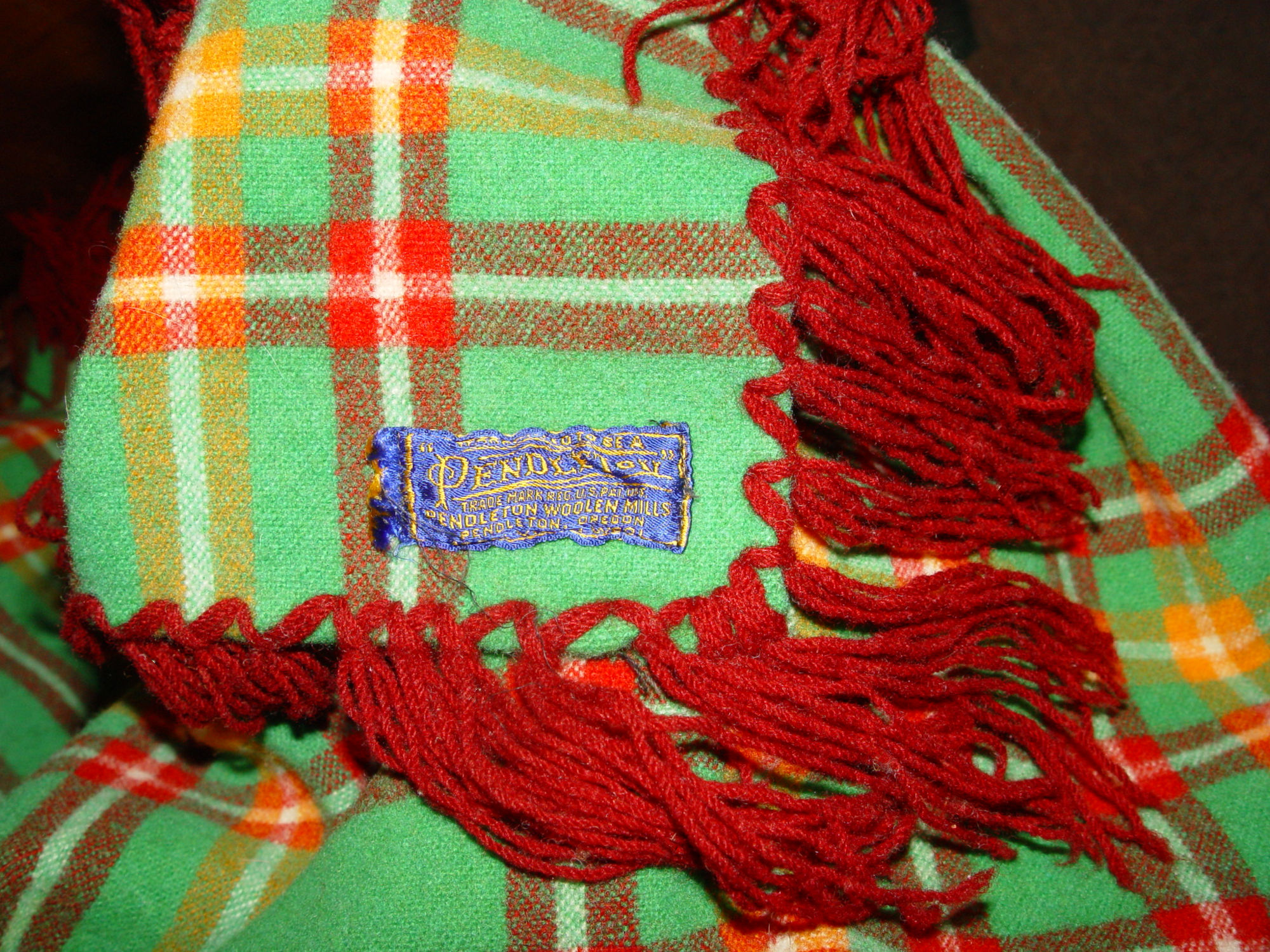 1930s Pendleton Wool Plaid Stadium Blanket w/
Fringe 57” X 60”