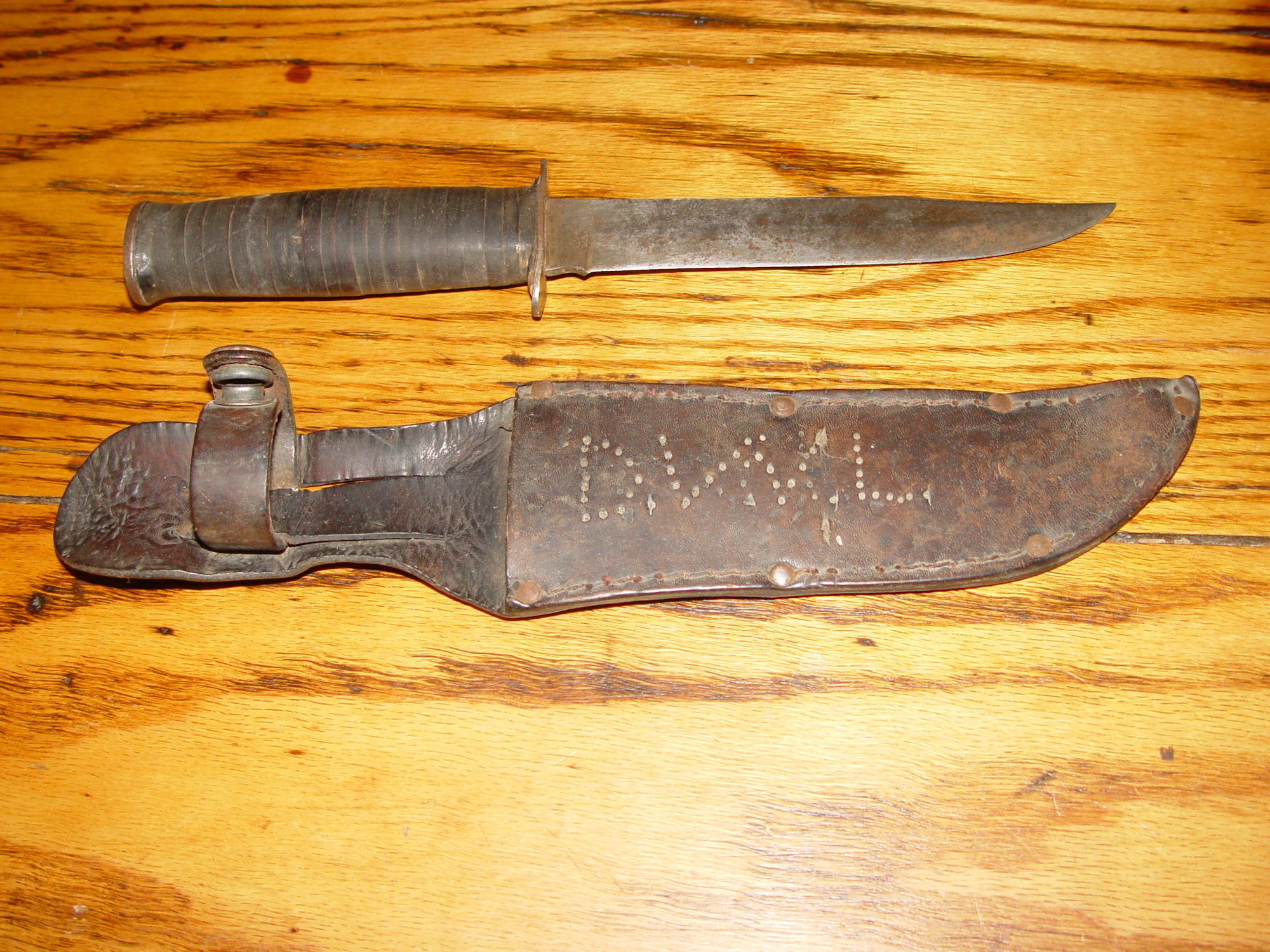 US WW2
                        Williams Cutlery Co. Fighting Knife Knife w/
                        Scabbard