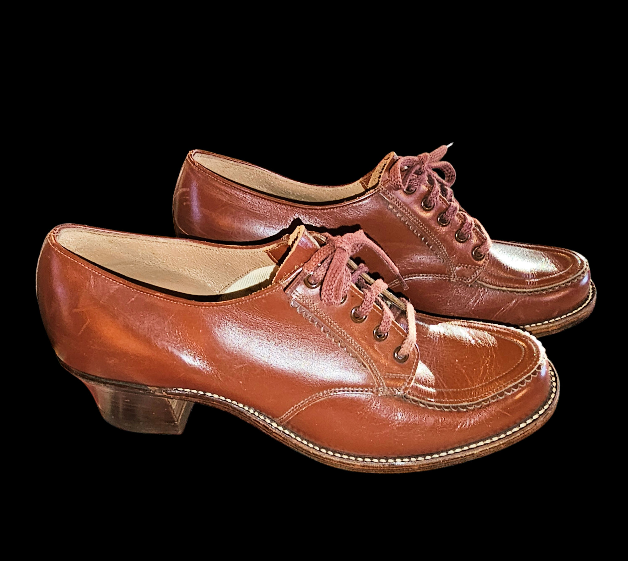 Vintage
                        40s vintage brown leather "Peters Happy
                        Hikers" loafers