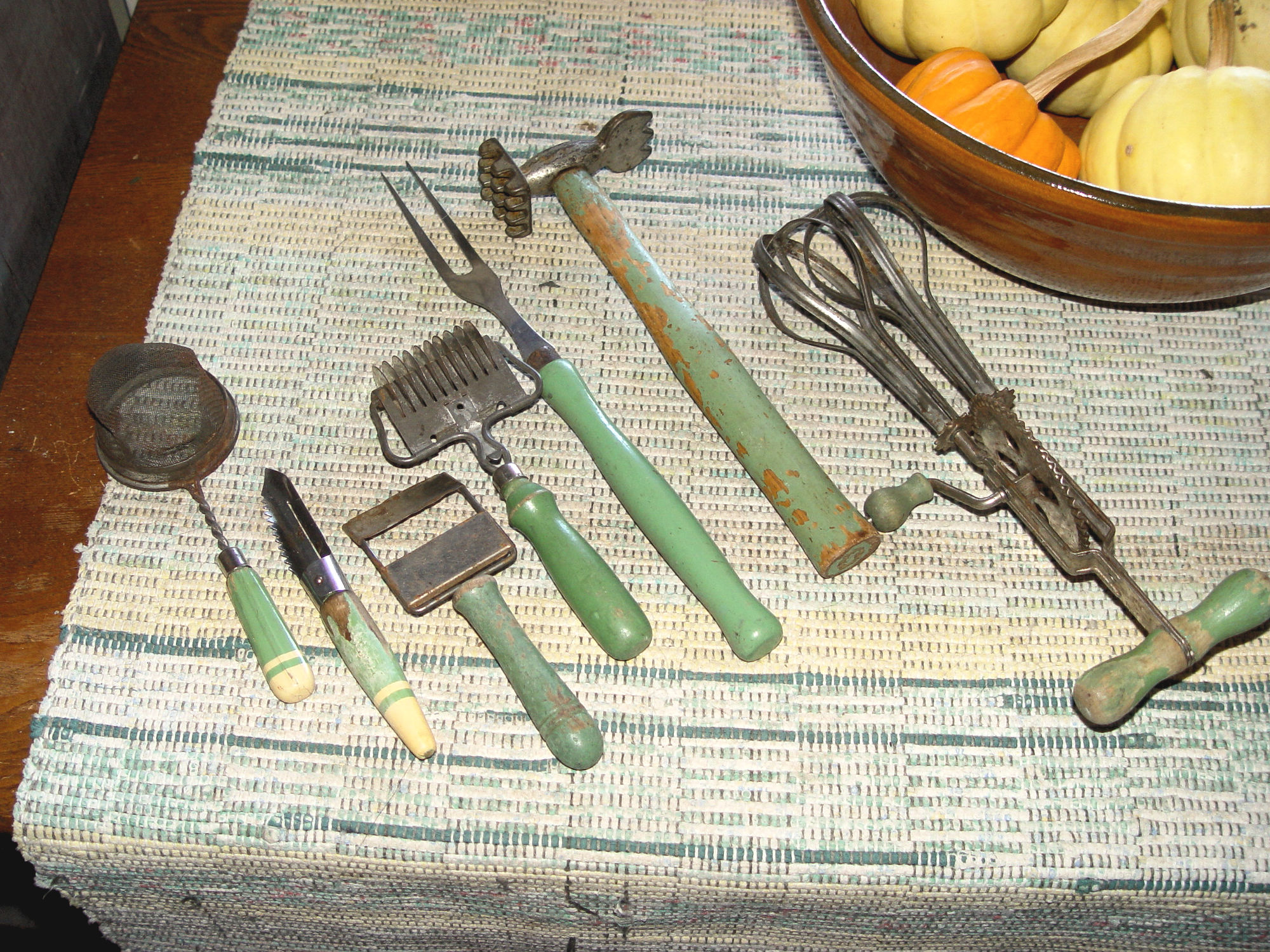 Misc. Early
                        20th-Century Kitchen Wire & Heart Utensils -
                        Audubon, MN