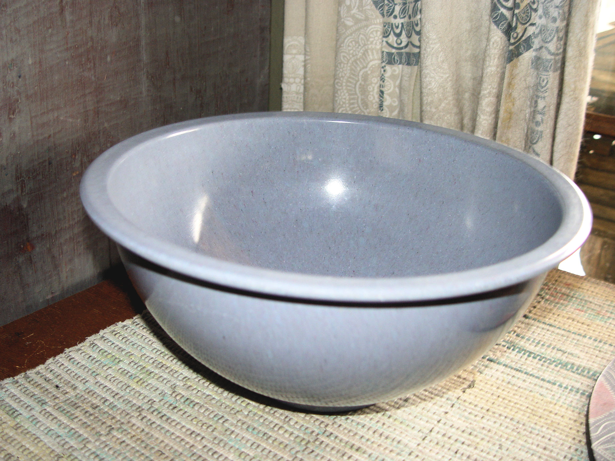 Vintage
Texas Ware Blue Melmac Confetti Splatter
Melamine Mixing Bowl 11.25″