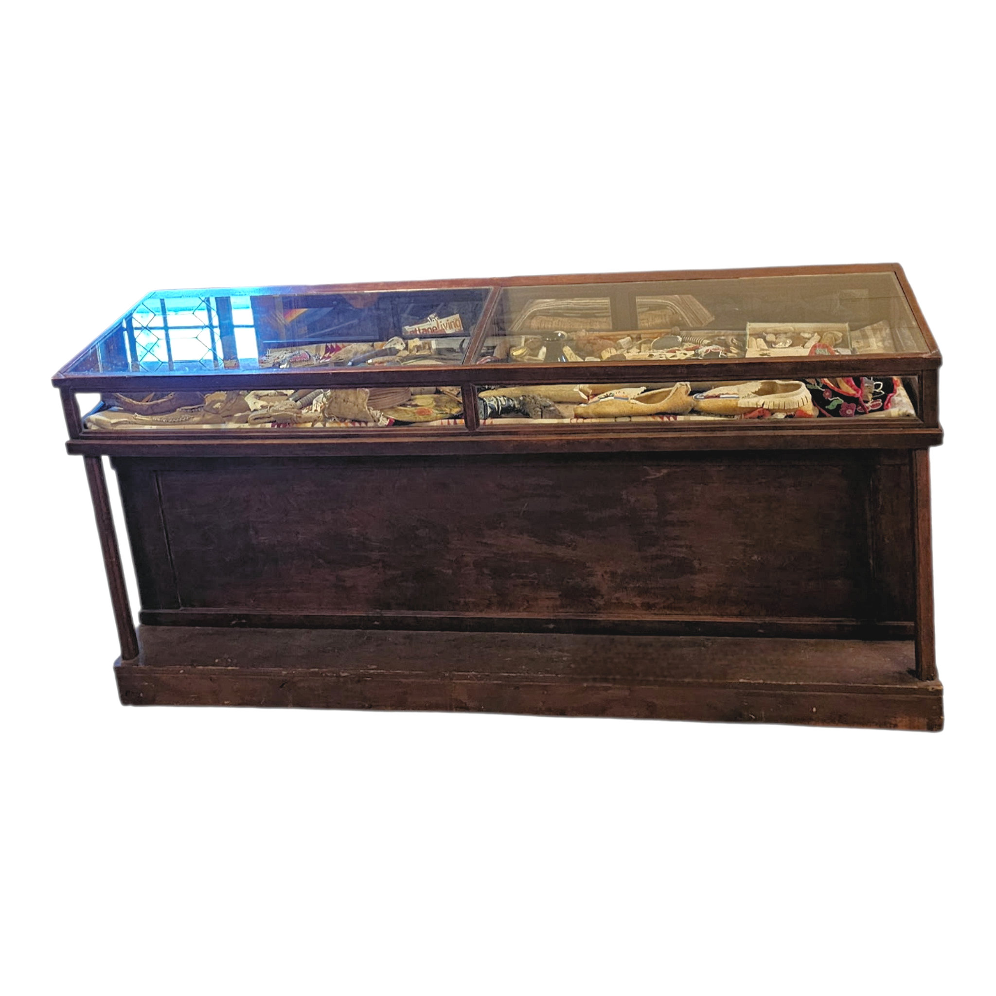 Antique Haberdashery Store Counter Display Case (c.
1890–1915)