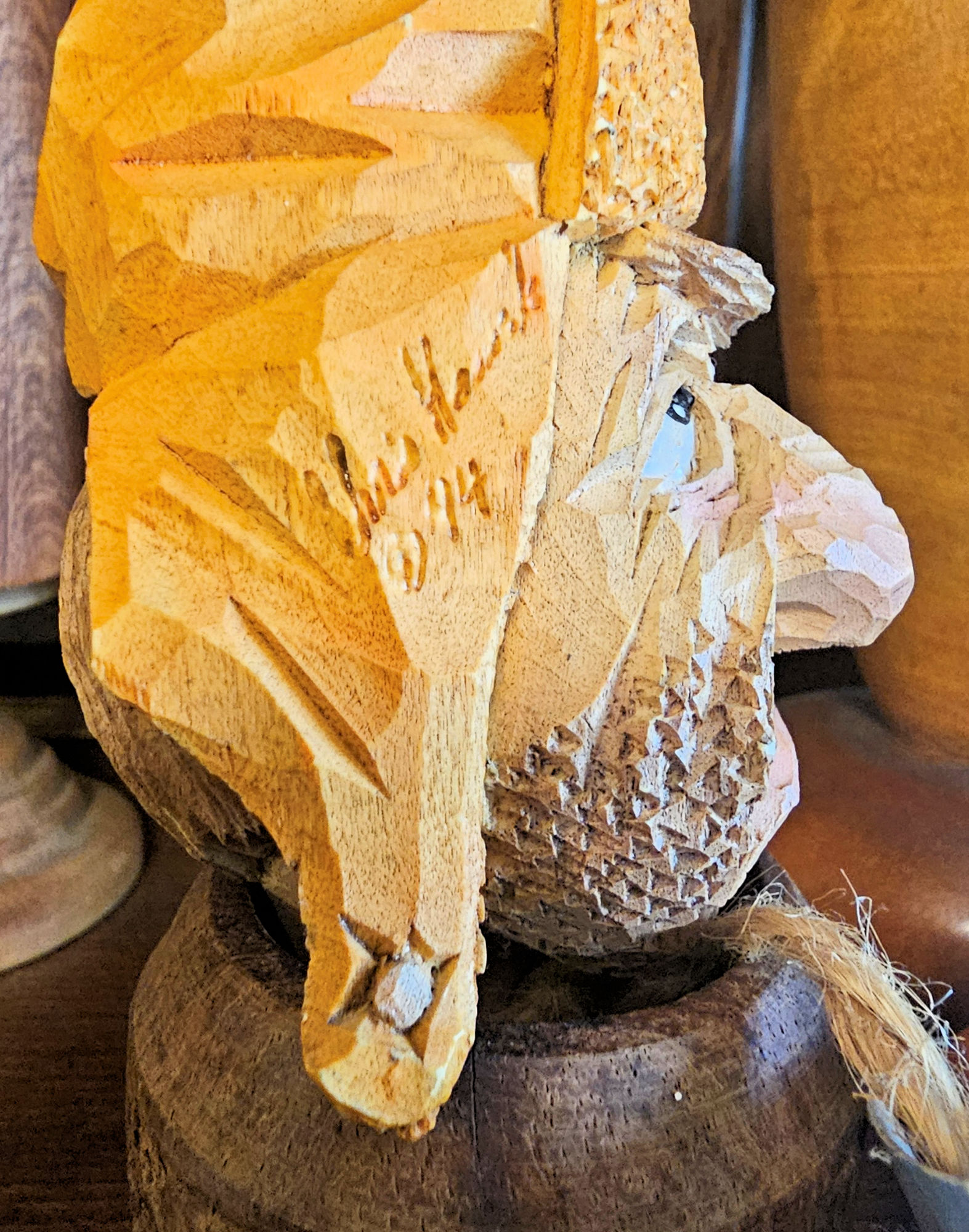 Spit ’N’ Whittle Hand‑Carved Wine Cork Wood Rustic
Barrel‑Head Character, Folk Art
