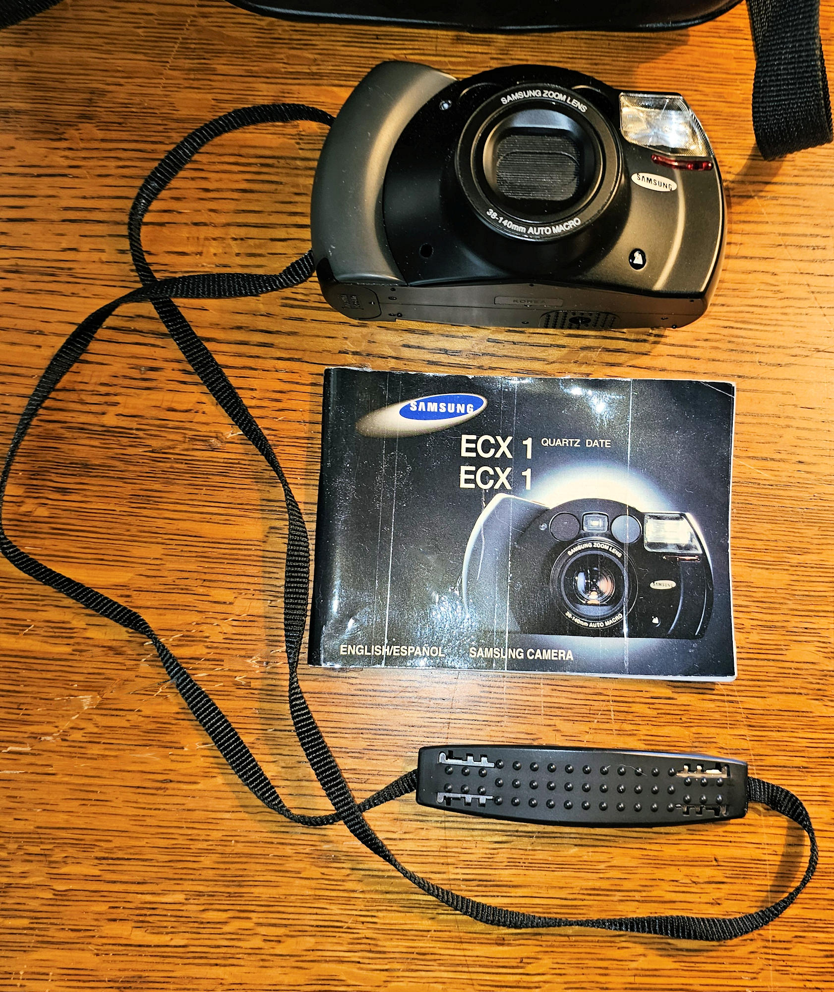 Vintage Samsung ECX 1 Quartz Date 35 mm Camera Set – Complete w/ Case & Manual