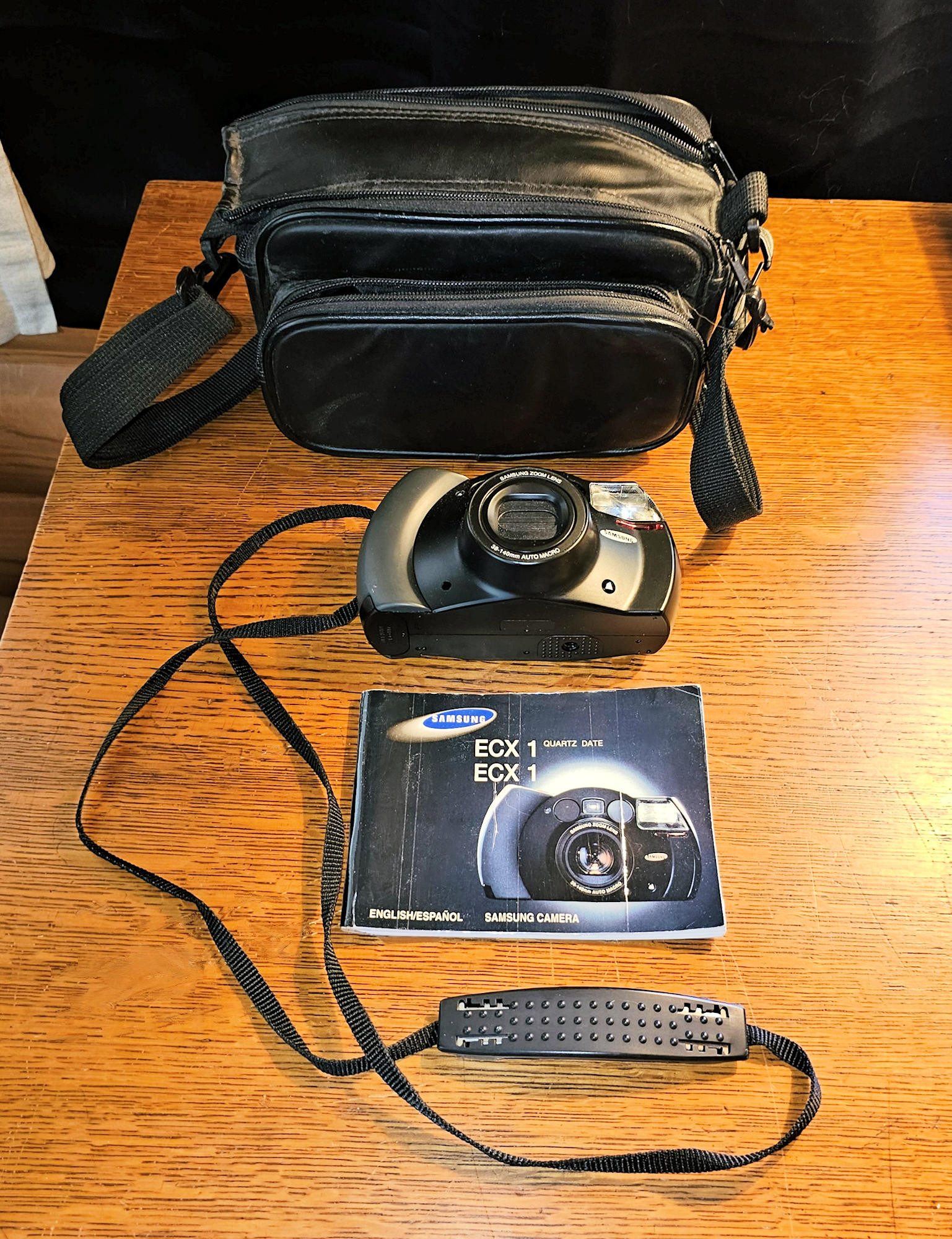 Vintage Samsung ECX 1 Quartz Date 35 mm Camera Set – Complete w/ Case & Manual