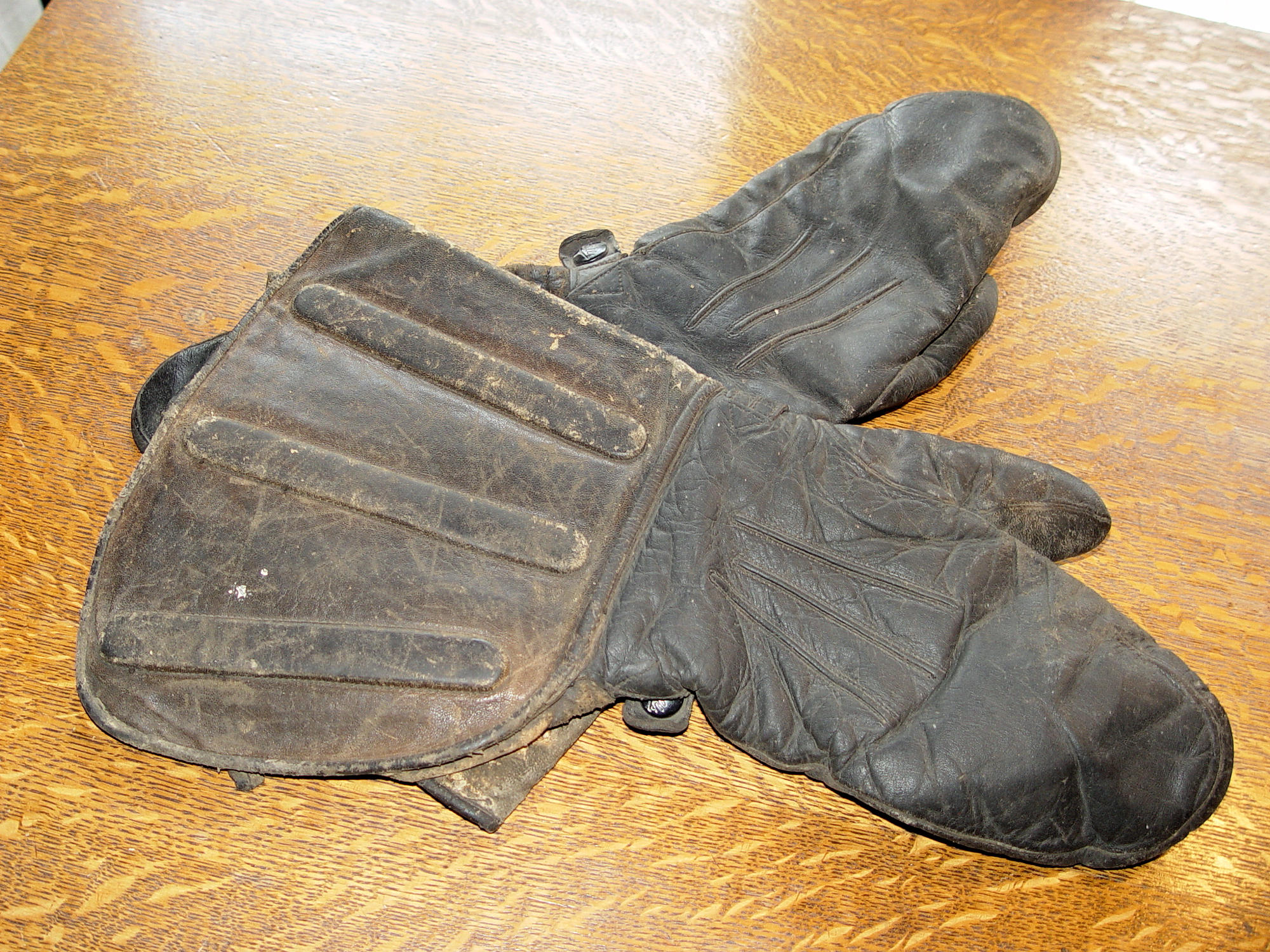 1910s-30s
                        WL MFG Co. Mpls MN Leather Motorcycle / Aviator
                        Gauntlet Mittens