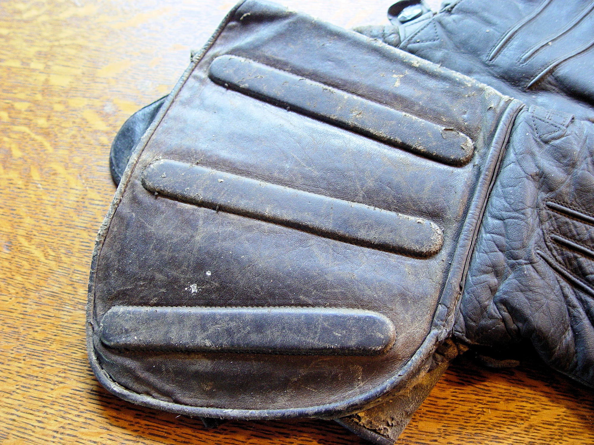 1910s-30s WL MFG Co. Mpls MN Leather Motorcycle /
Aviator Gauntlet Mittens