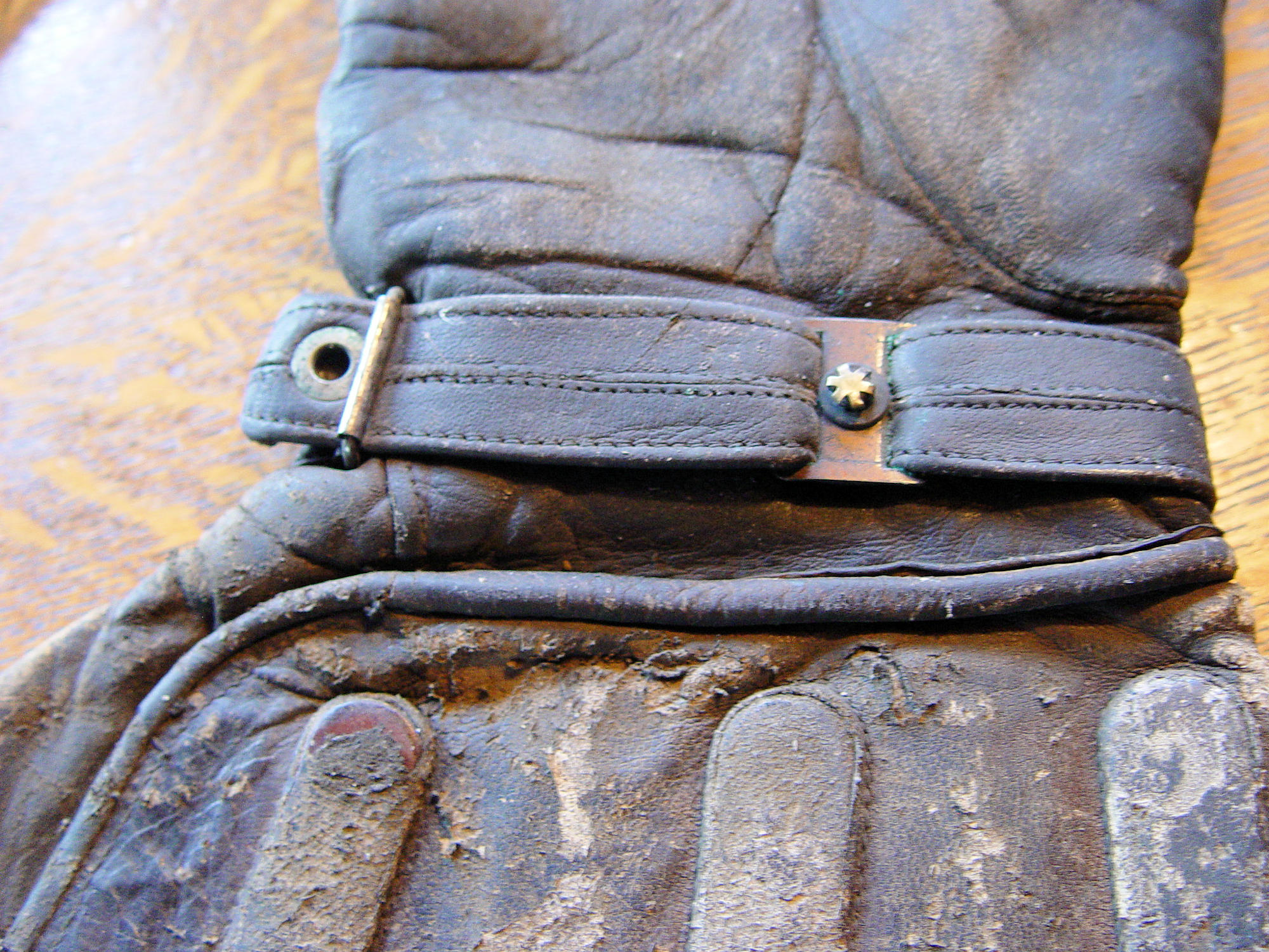 1910s-30s WL MFG Co. Mpls MN Leather Motorcycle /
Aviator Gauntlet Mittens