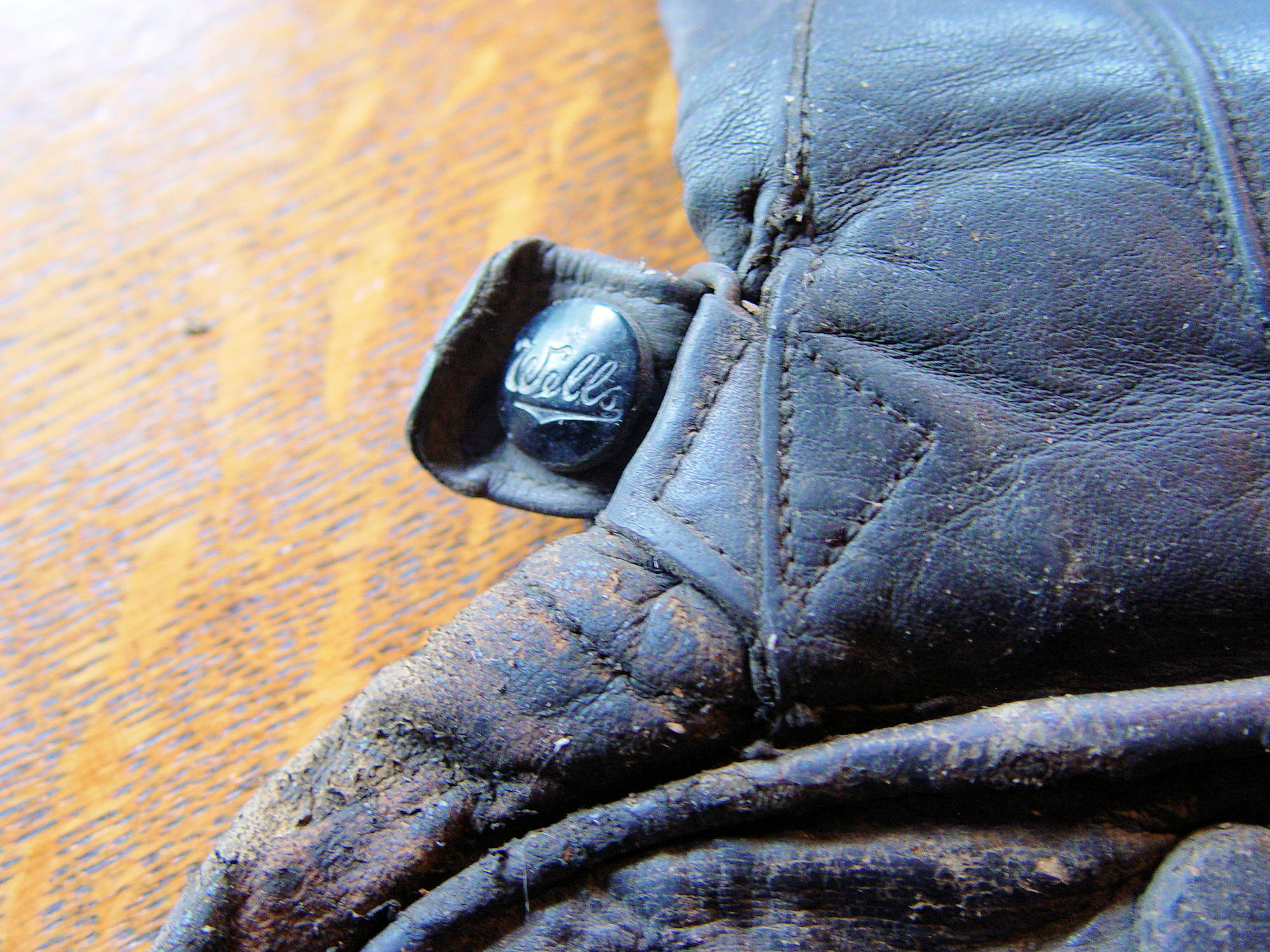 1910s-30s WL MFG Co. Mpls MN Leather Motorcycle /
Aviator Gauntlet Mittens