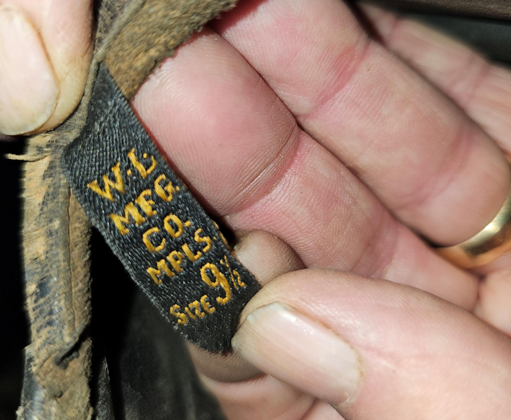 1910s-30s WL MFG Co. Mpls MN Leather Motorcycle /
Aviator Gauntlet Mittens
