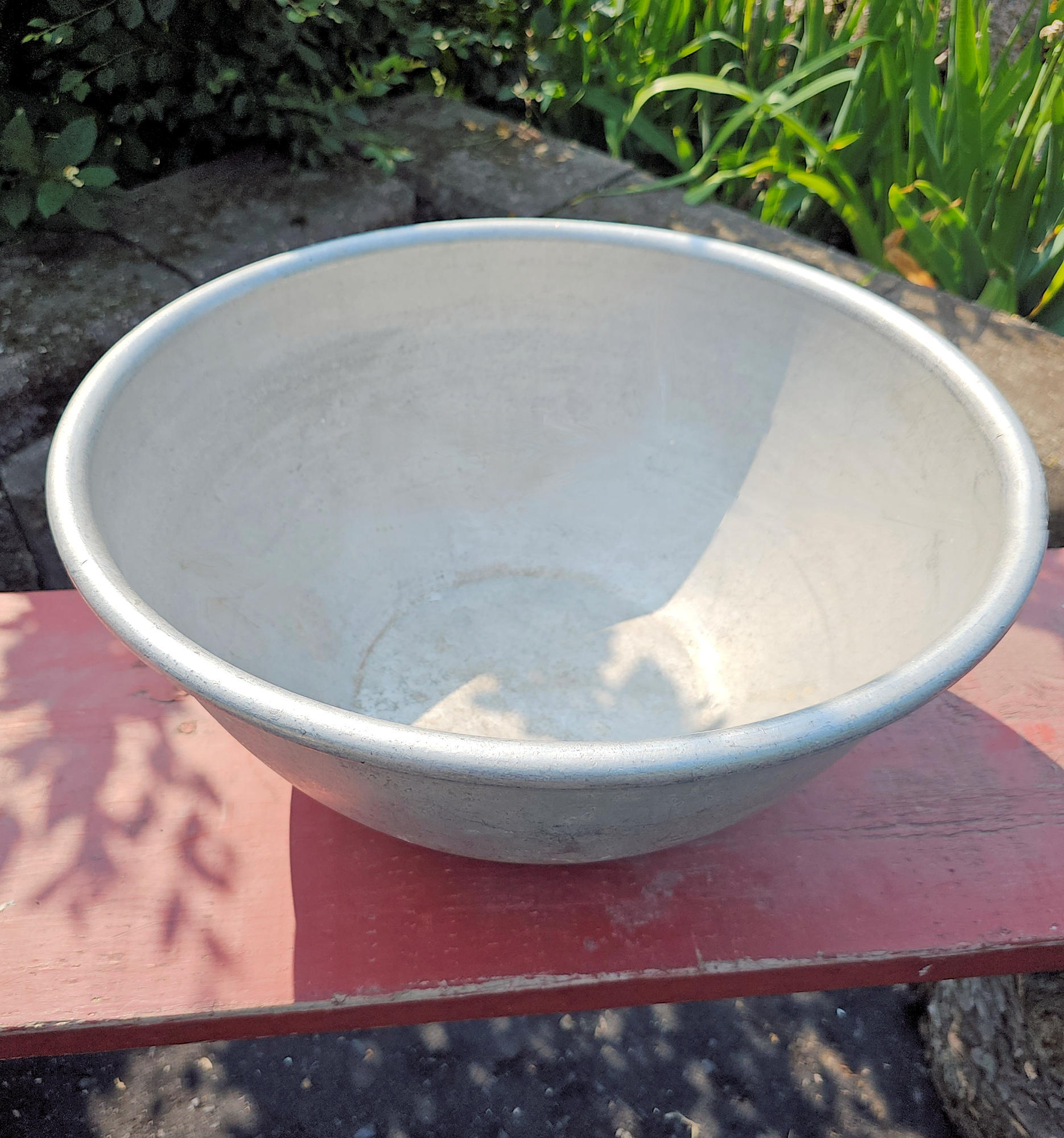 Early 17.5" Aluminum Mixing Bowl – Northern
Minnesota Logging Camp Find