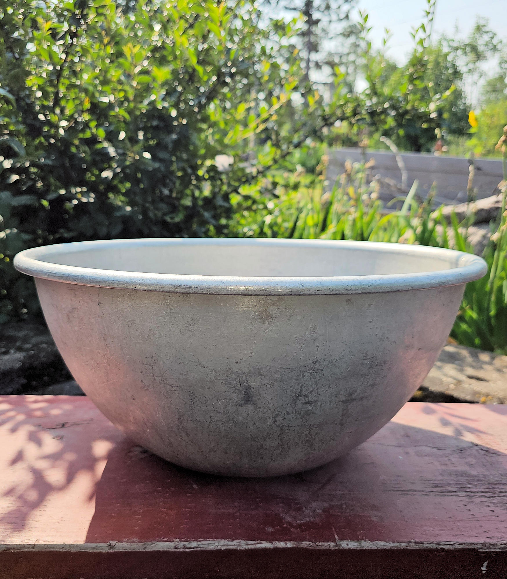Early 17.5" Aluminum Mixing Bowl – Northern
Minnesota Logging Camp Find