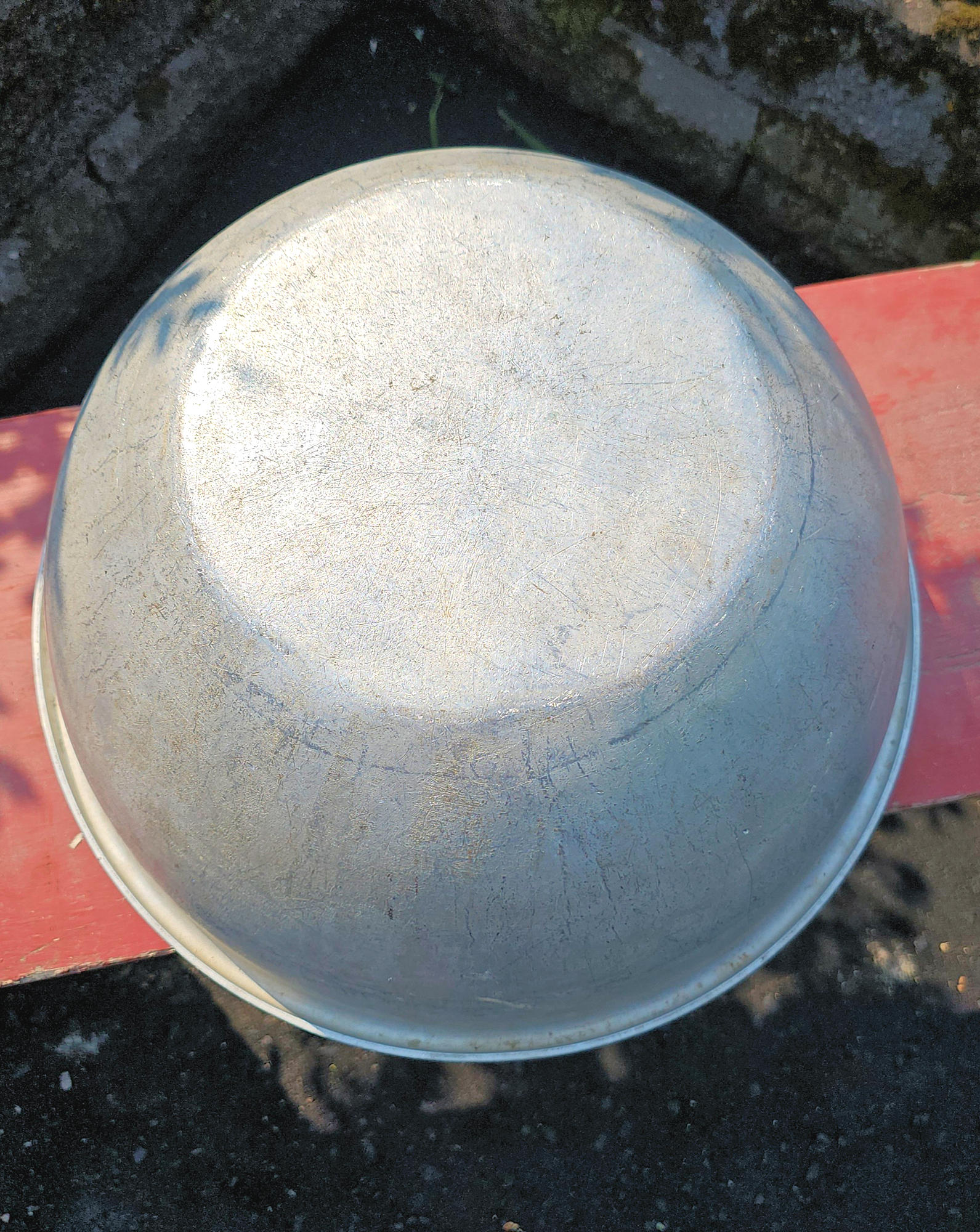 Early 17.5" Aluminum Mixing Bowl – Northern
Minnesota Logging Camp Find