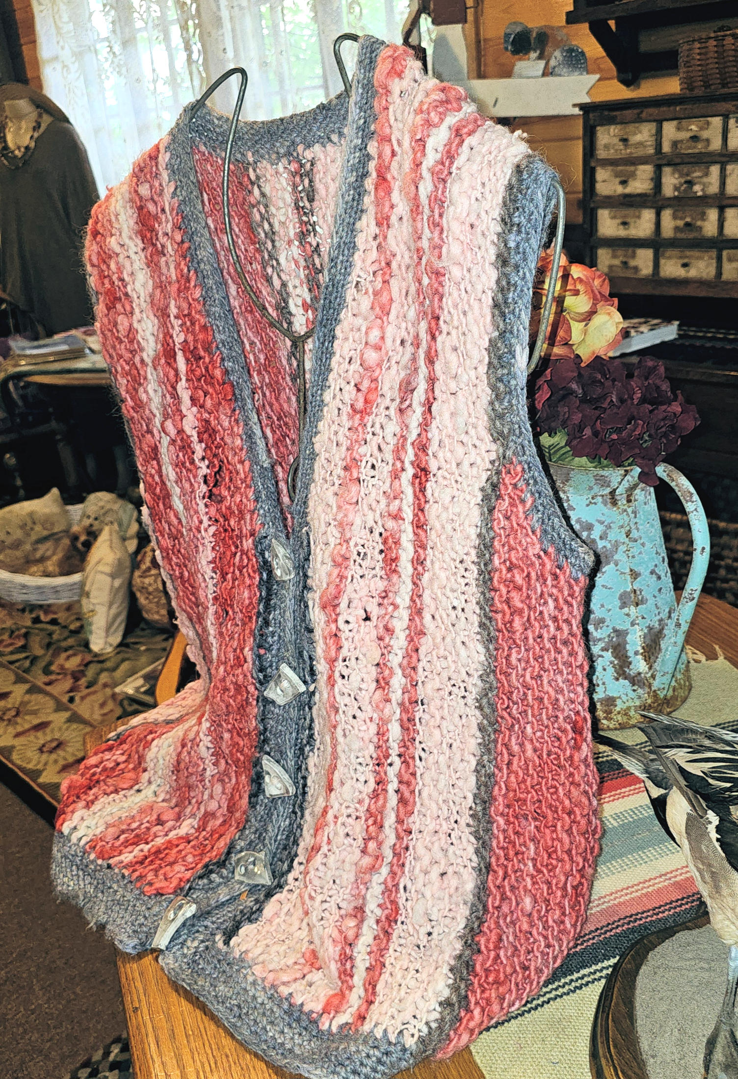 Handmade Mid‑Century Bouclé Yarn Vest – Pink &
Coral New Mexico, c.1960s