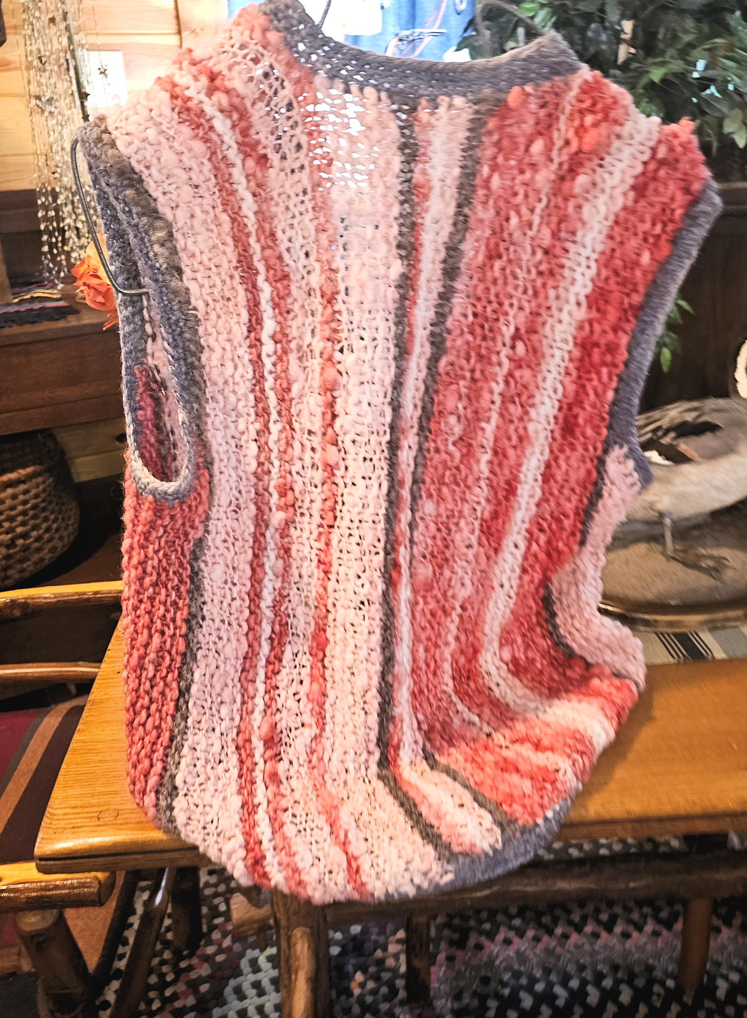Handmade Mid‑Century Bouclé Yarn Vest – Pink &
Coral New Mexico, c.1960s