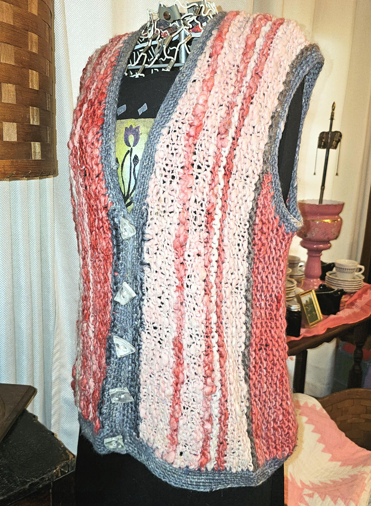 Handmade Mid‑Century Bouclé Yarn Vest – Pink &
Coral New Mexico, c.1960s