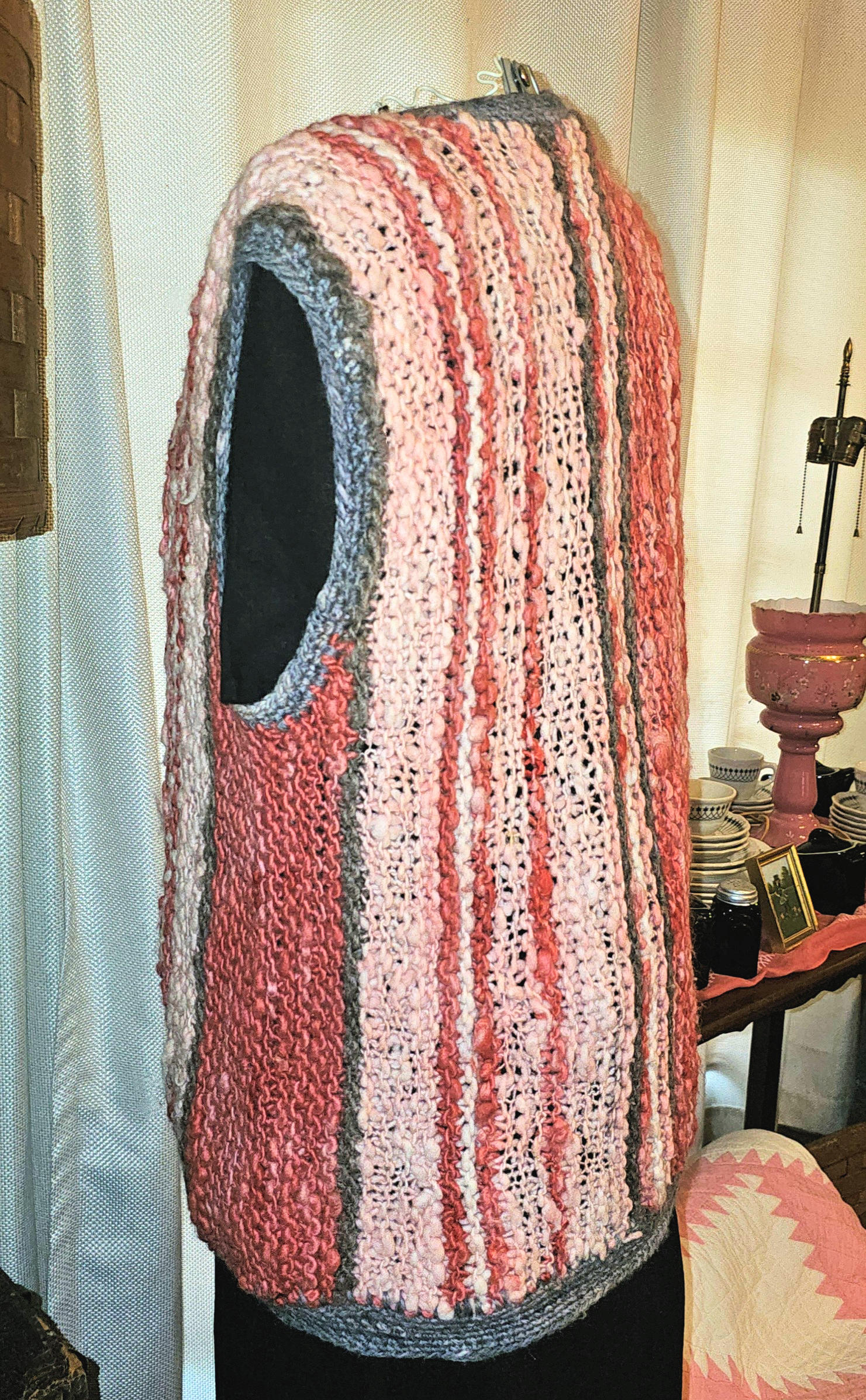 Handmade Mid‑Century Bouclé Yarn Vest – Pink &
Coral New Mexico, c.1960s