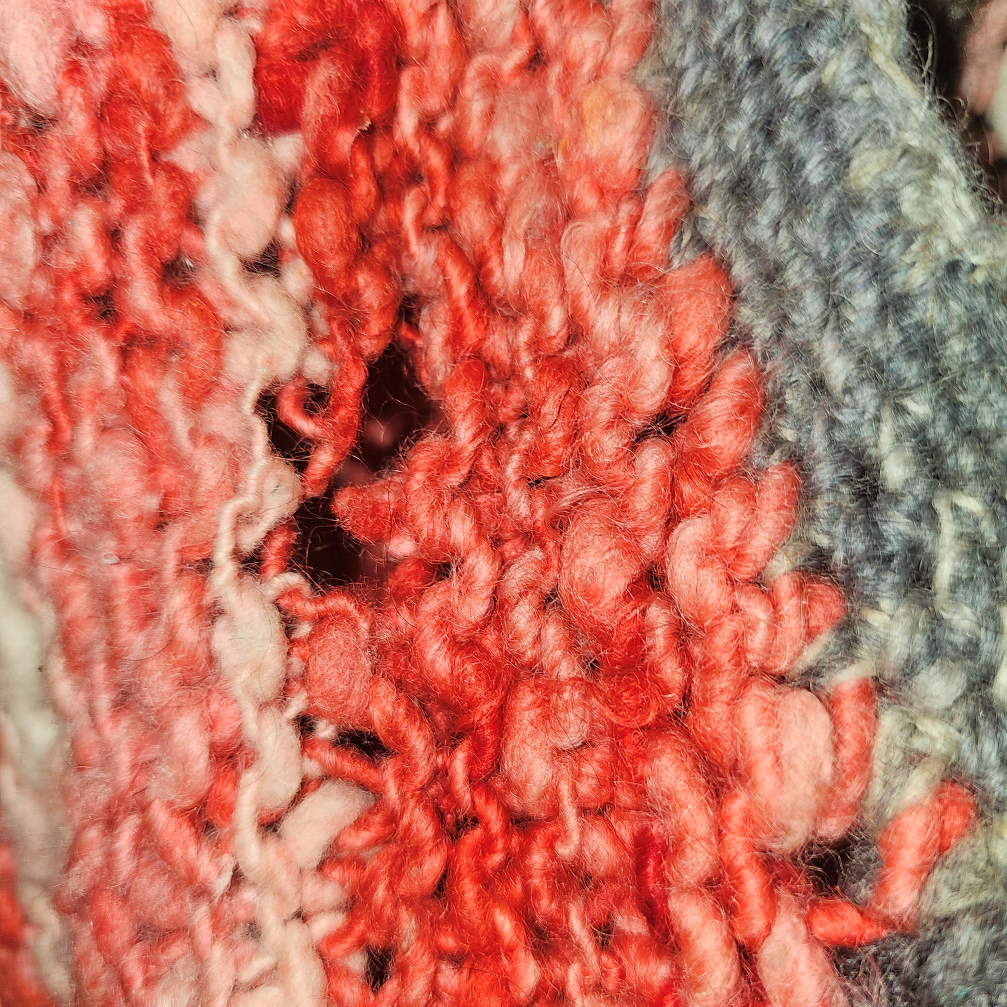 Handmade Mid‑Century Bouclé Yarn Vest – Pink &
Coral New Mexico, c.1960s