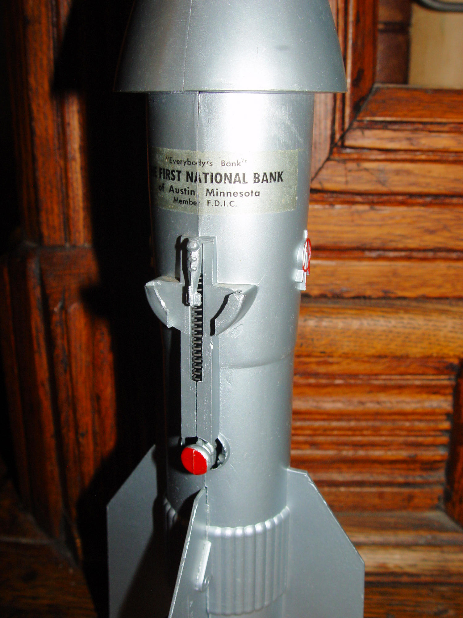 50s Top Rocket Bank (Near Mint w/ Original Key) –
First National Bank of Austin MN