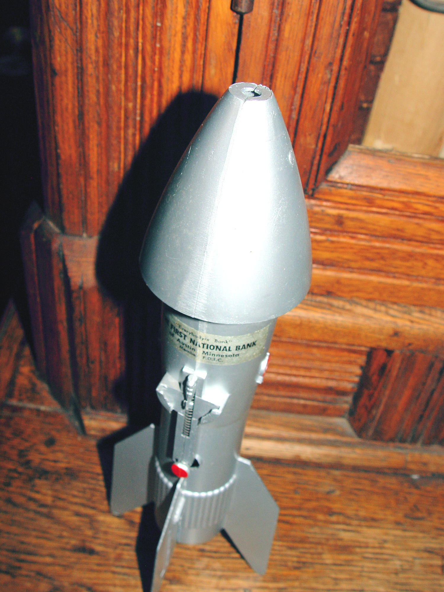 50s Top Rocket Bank (Near Mint w/ Original Key) –
First National Bank of Austin MN