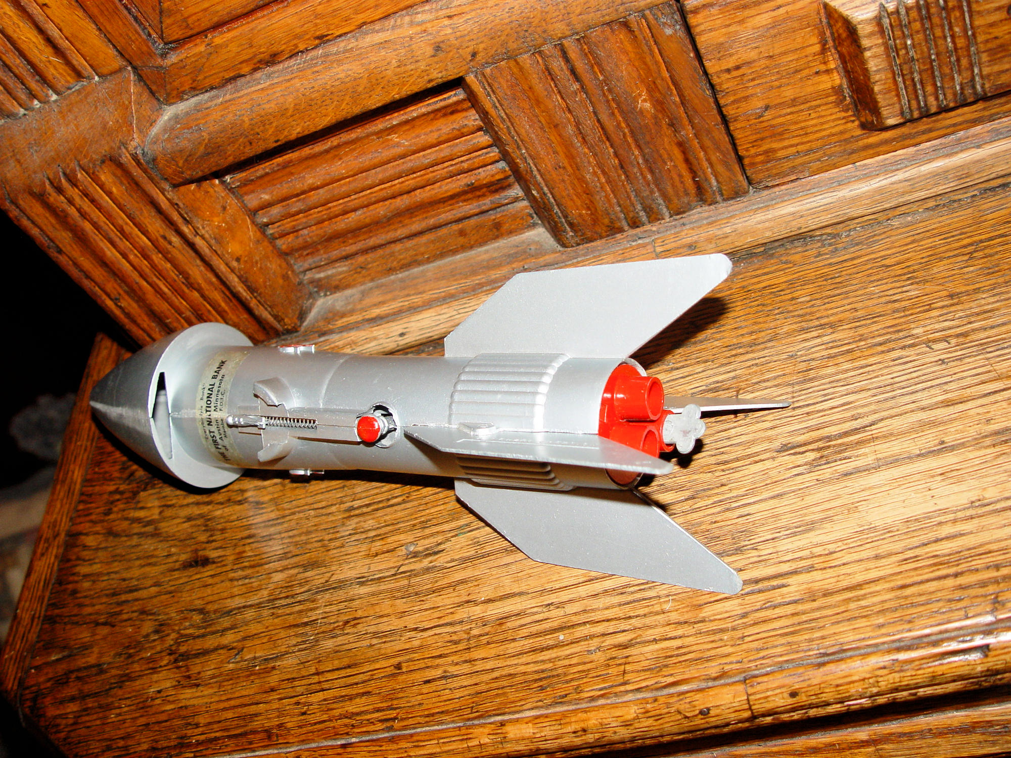 50s Top Rocket Bank (Near Mint w/ Original Key) –
First National Bank of Austin MN