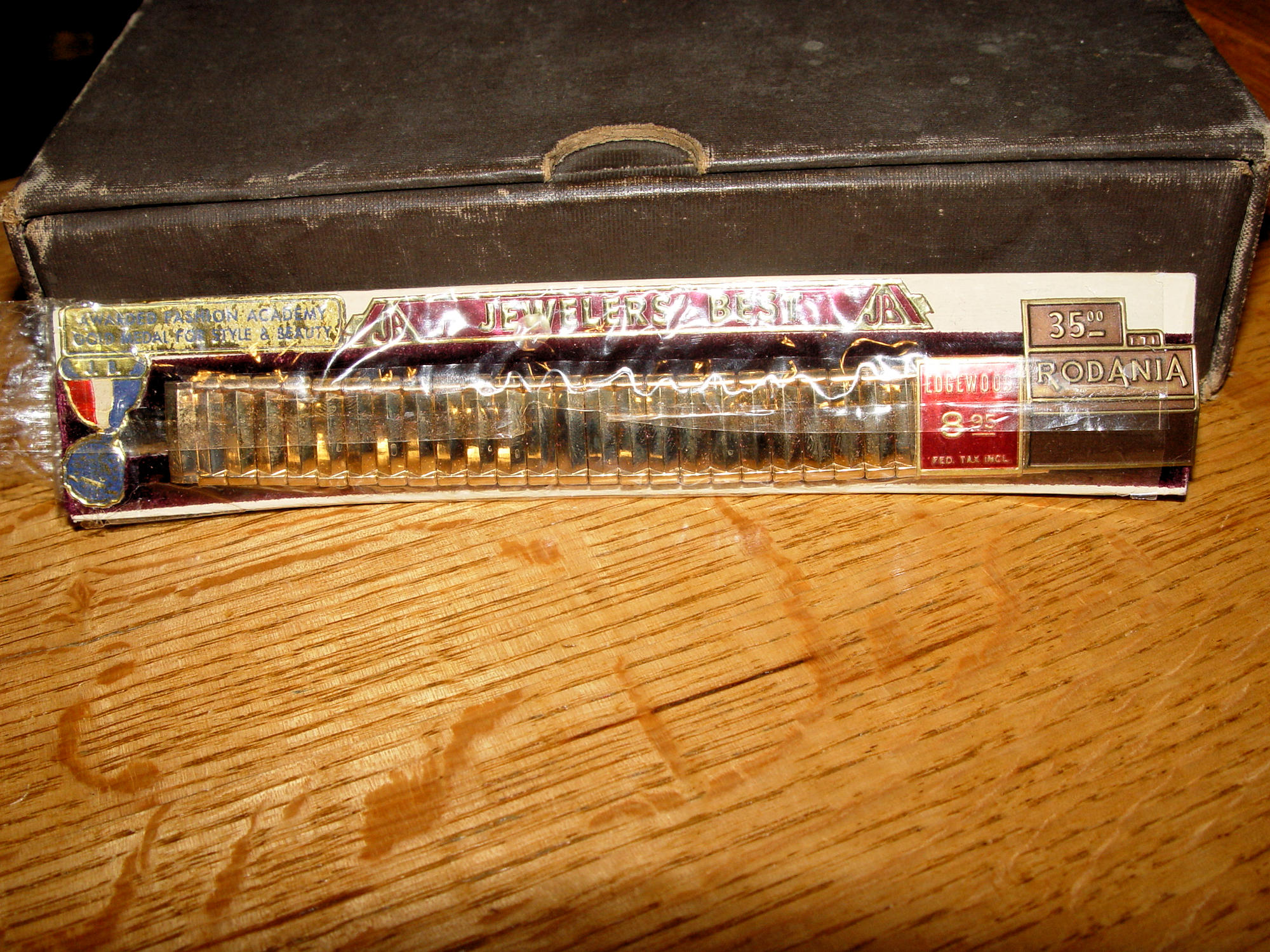 Vintage J-B
"Jewelers' Best" Gold Filled Expansion
Watch Band NOS in Original Display Card