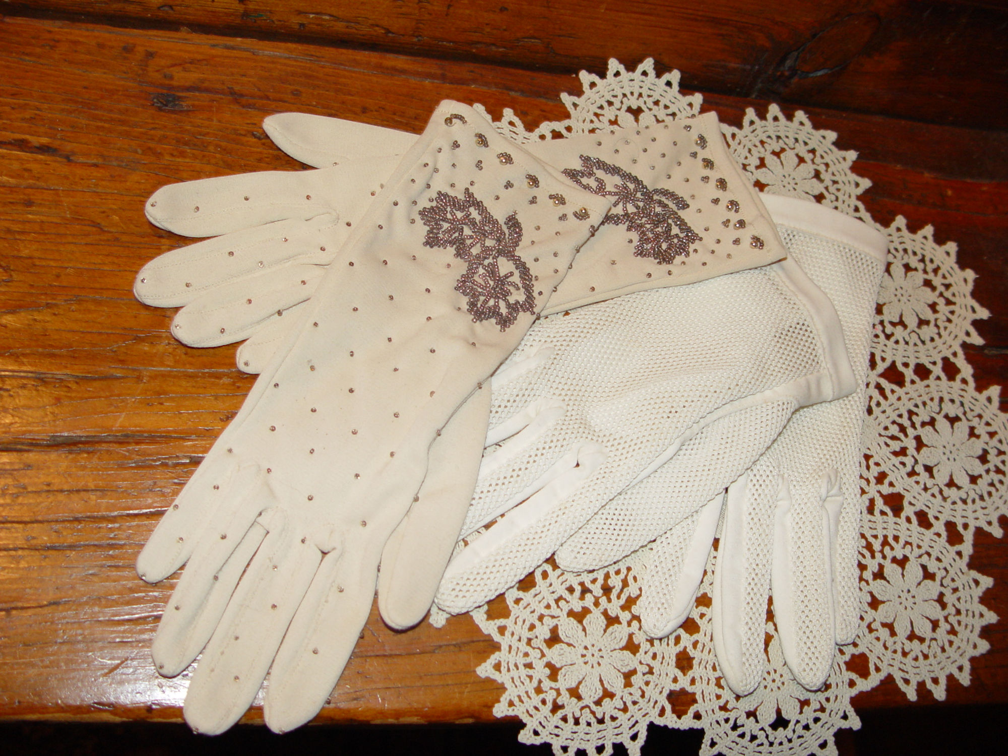Vintage Gold
                        pearl / beaded Wedding Gloves and White Netted
                        Mesh