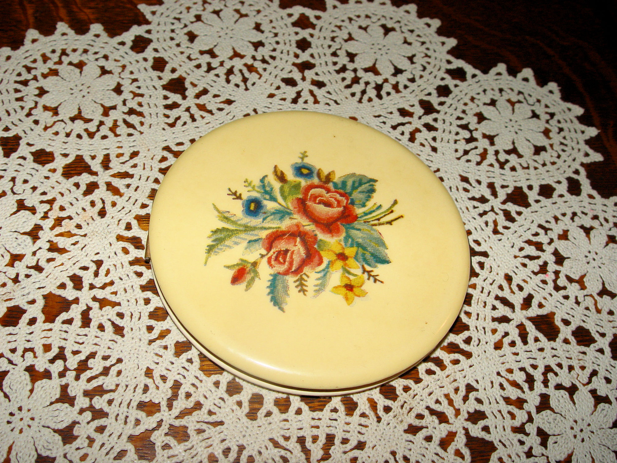 Mid-Century Rex Fifth
                                        Avenue Floral Bouquet Compact